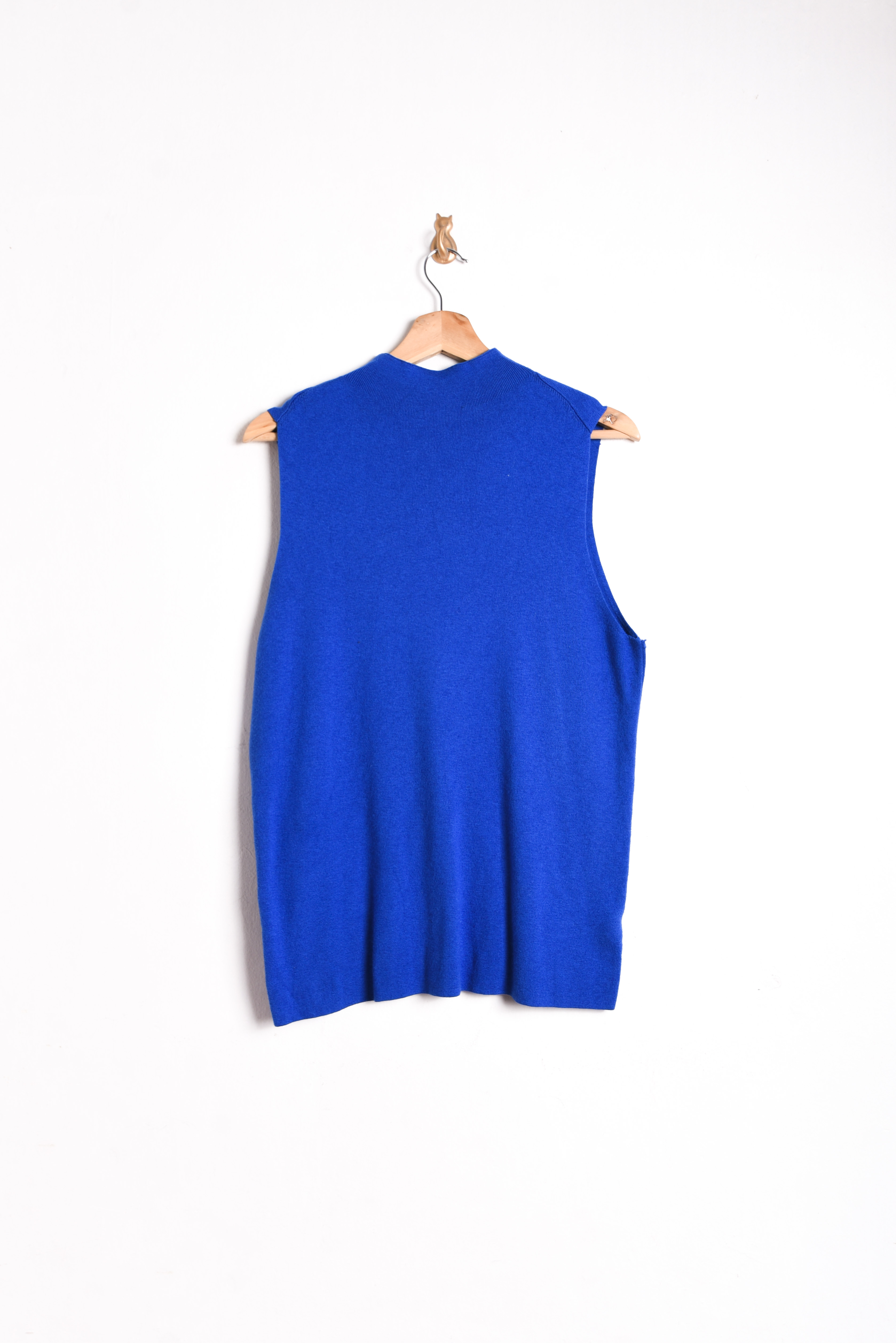 Top azulino cuello alto