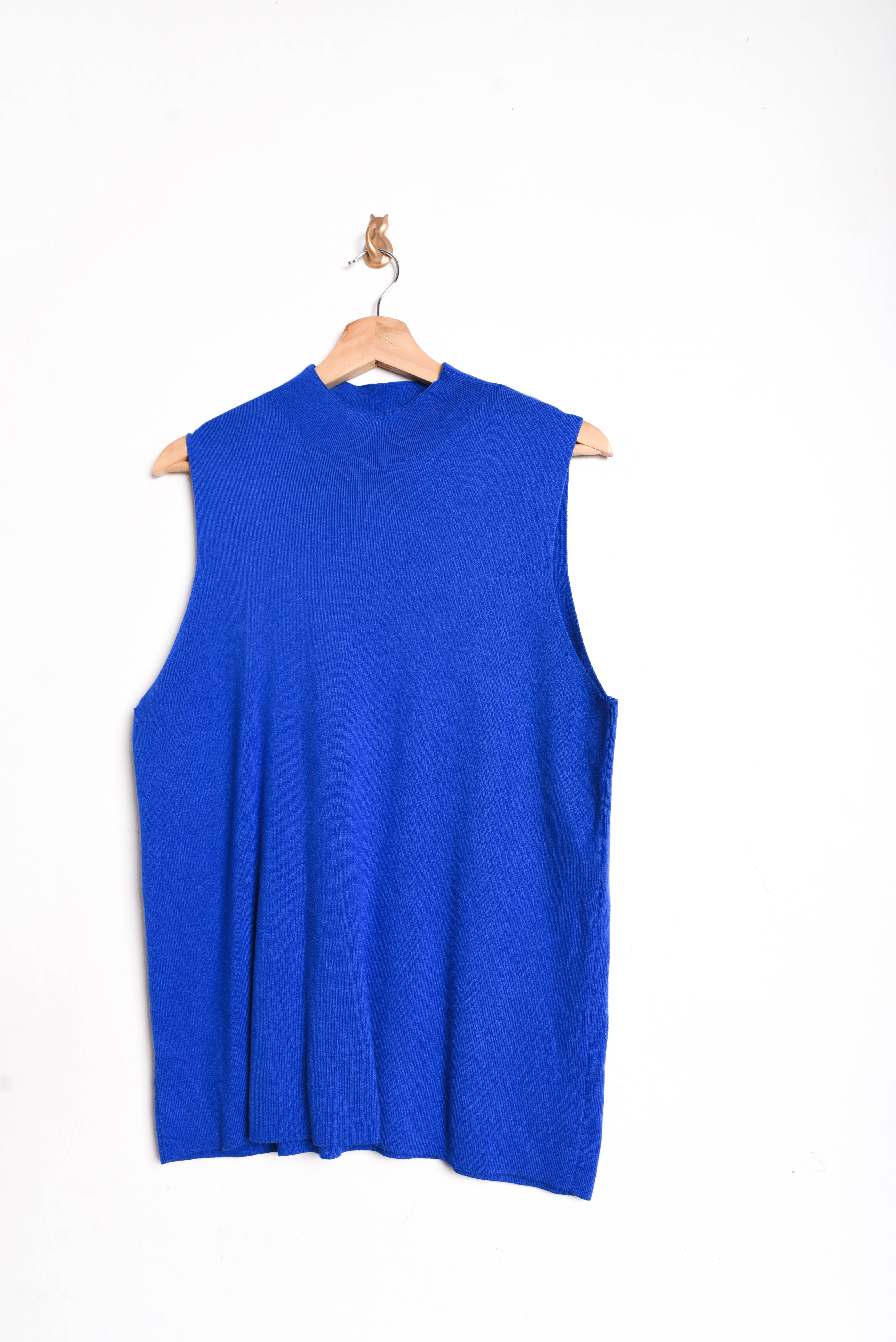 Top azulino cuello alto