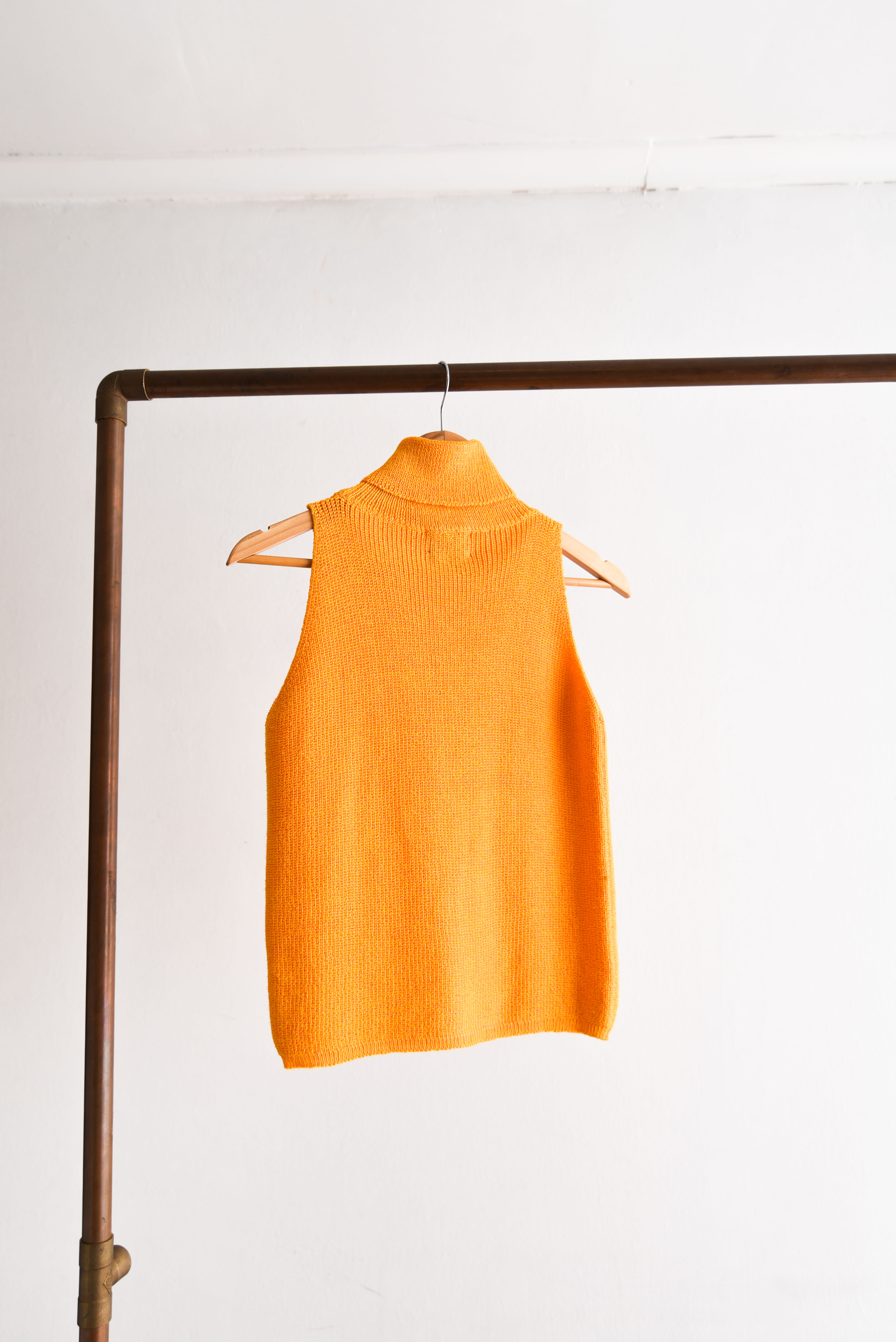 Top golden yellow 90s