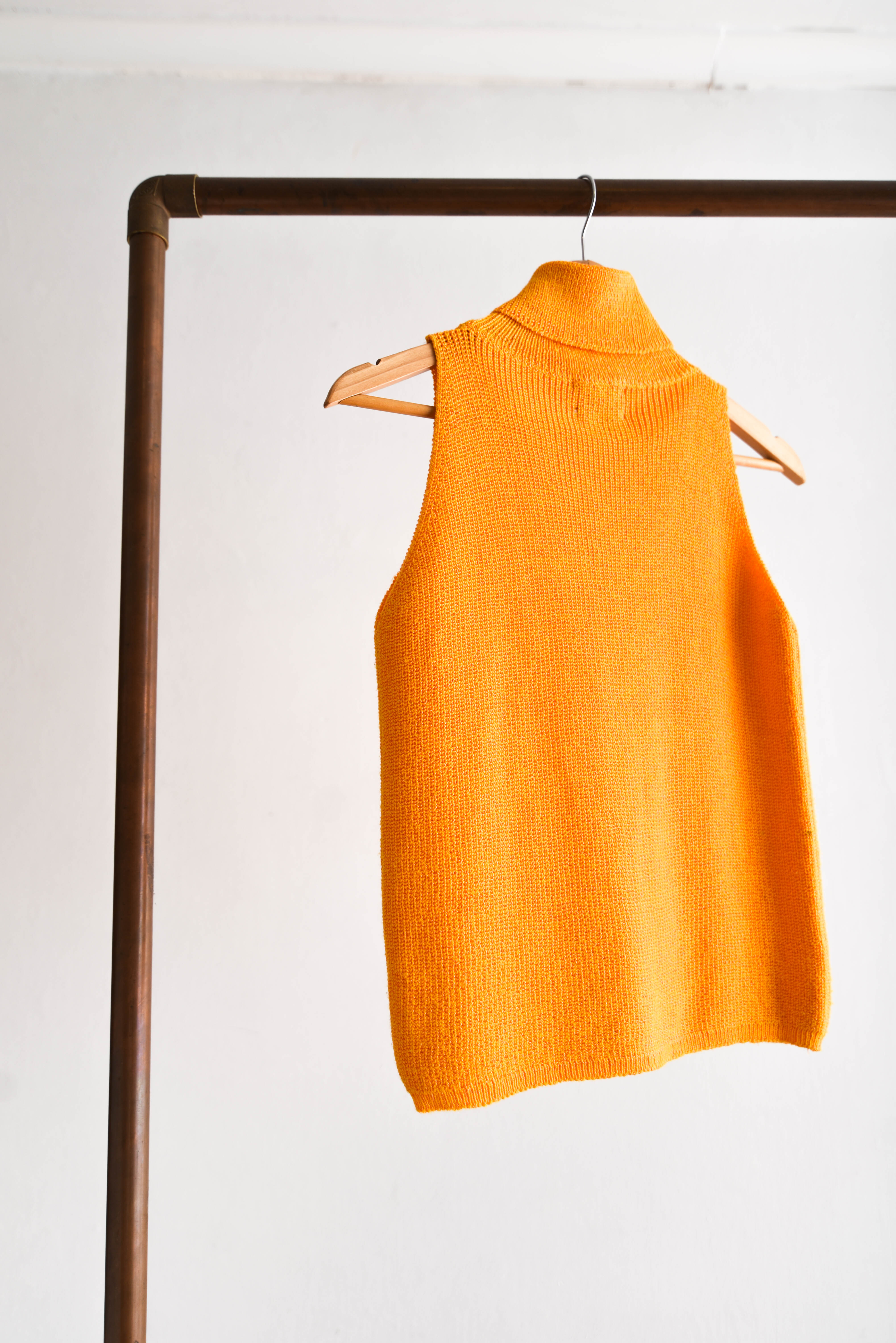 Top golden yellow 90s