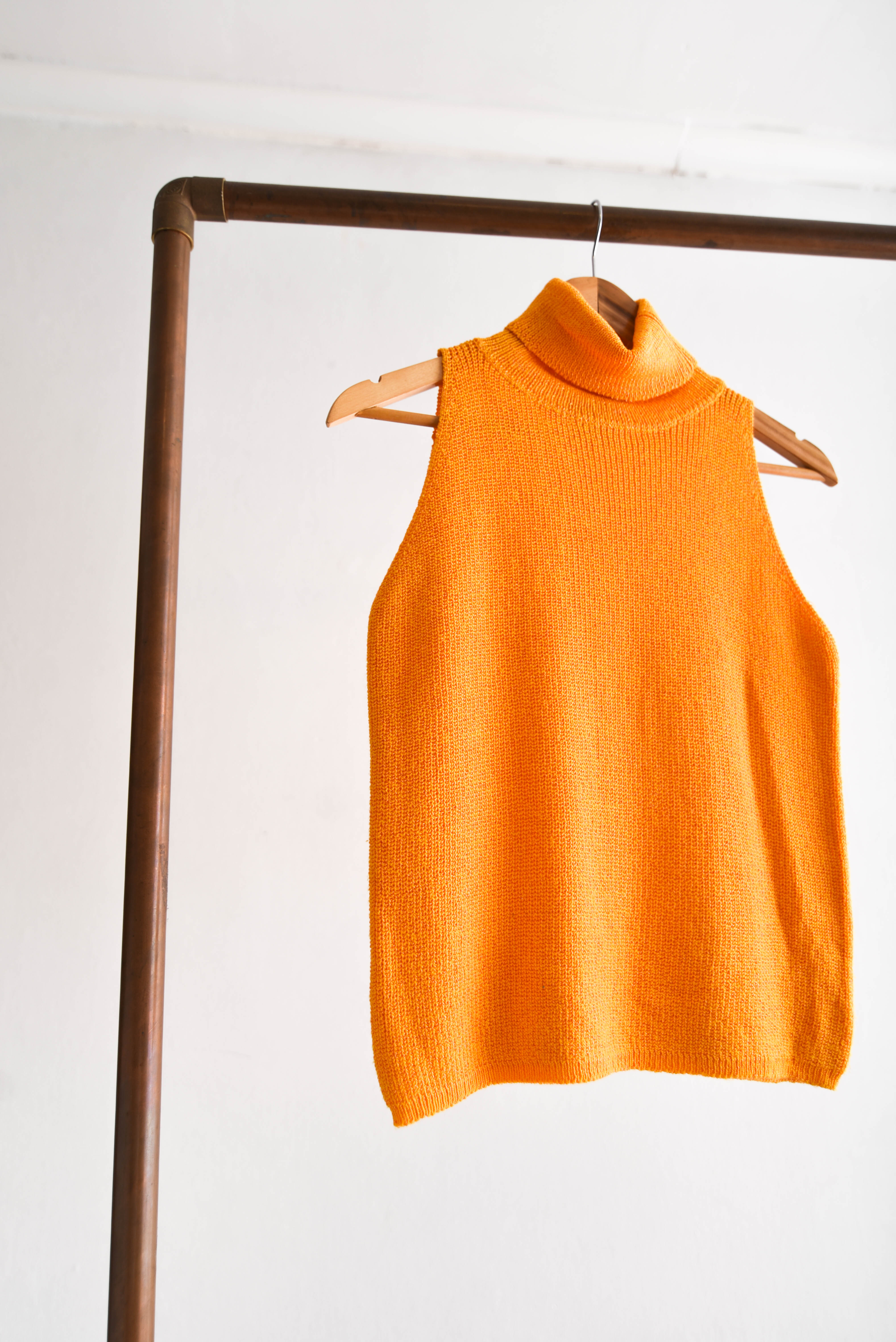 Top golden yellow 90s