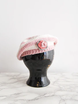 Boina rosa pastel franjas