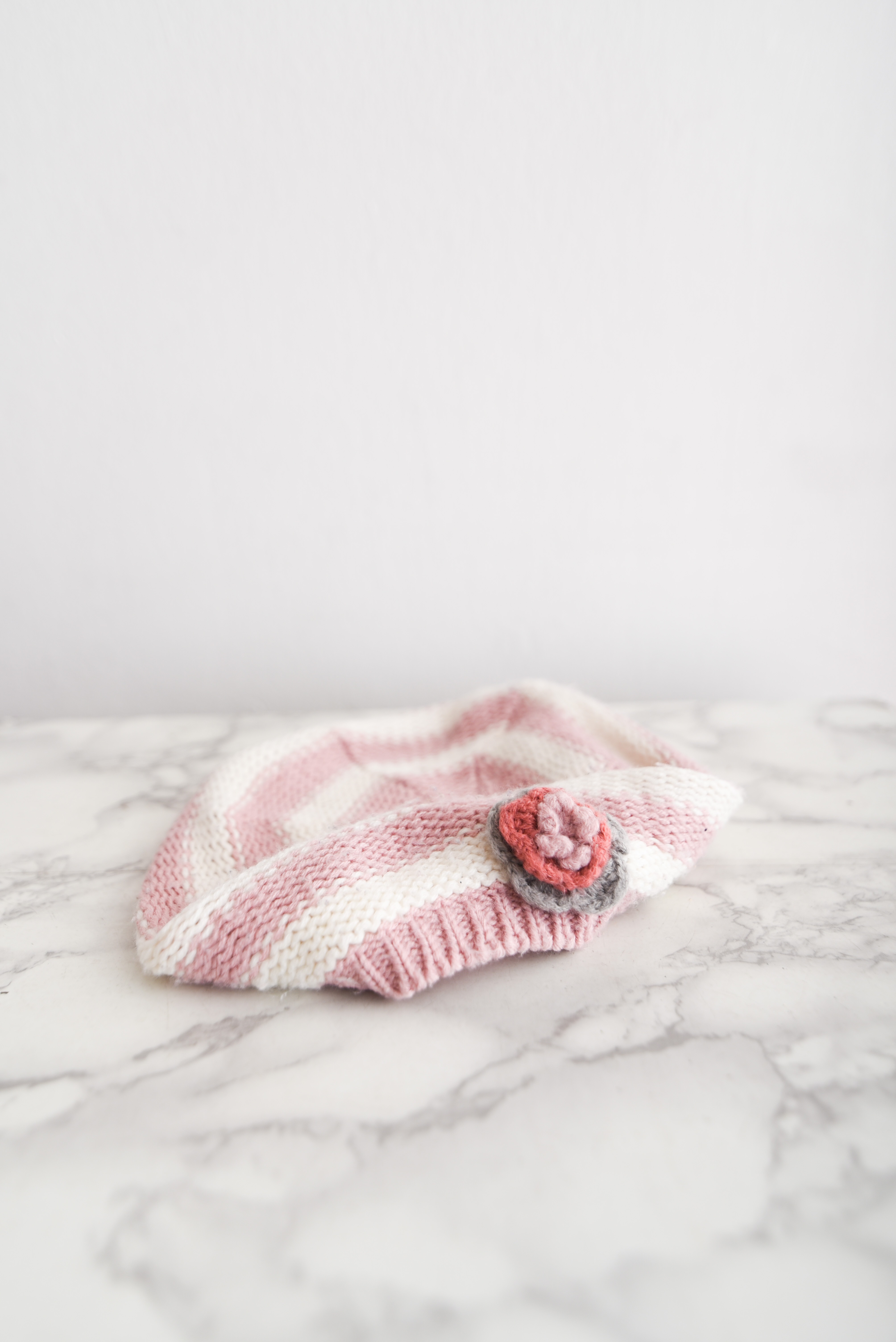 Boina rosa pastel franjas