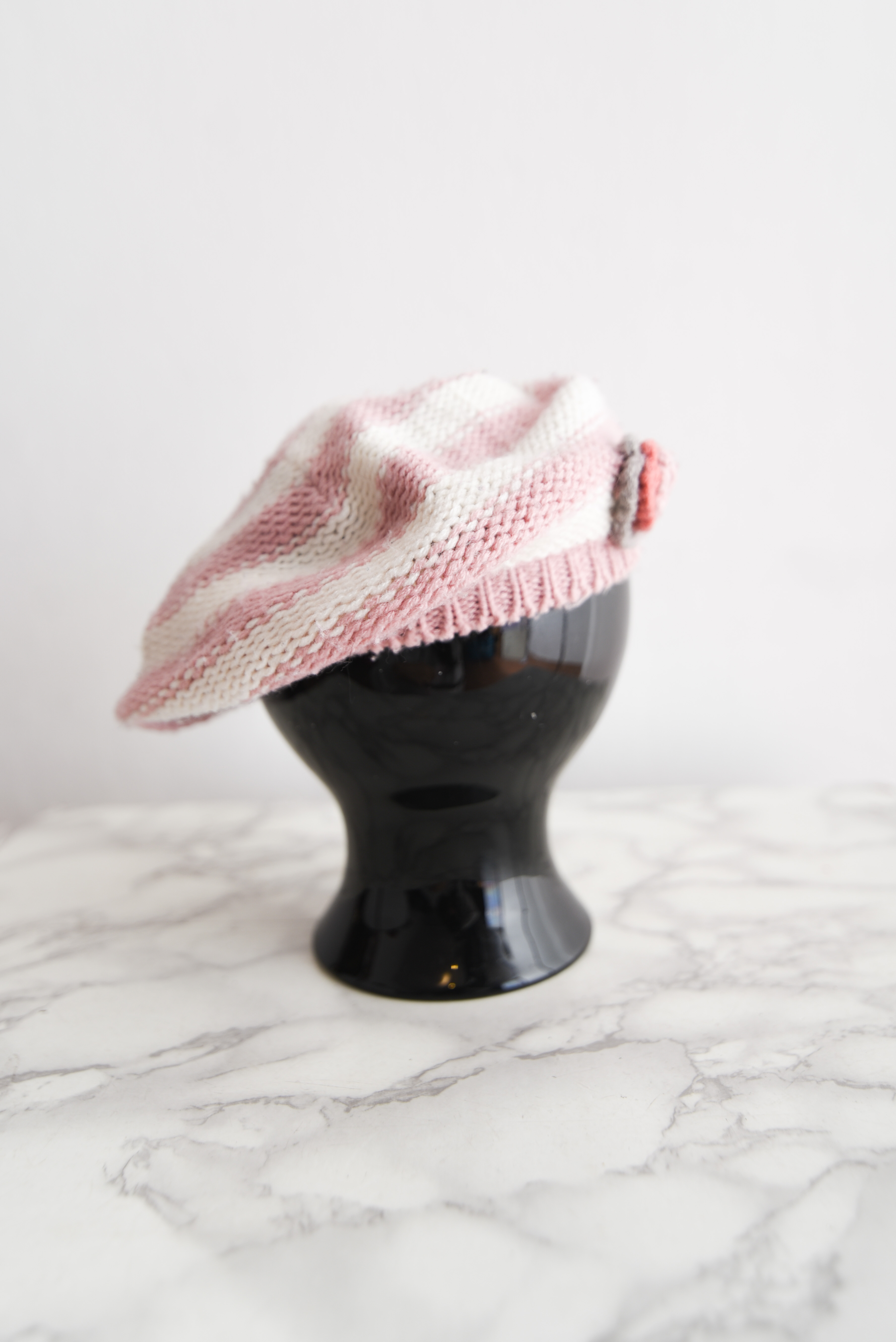 Boina rosa pastel franjas