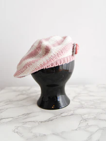 Boina rosa pastel franjas
