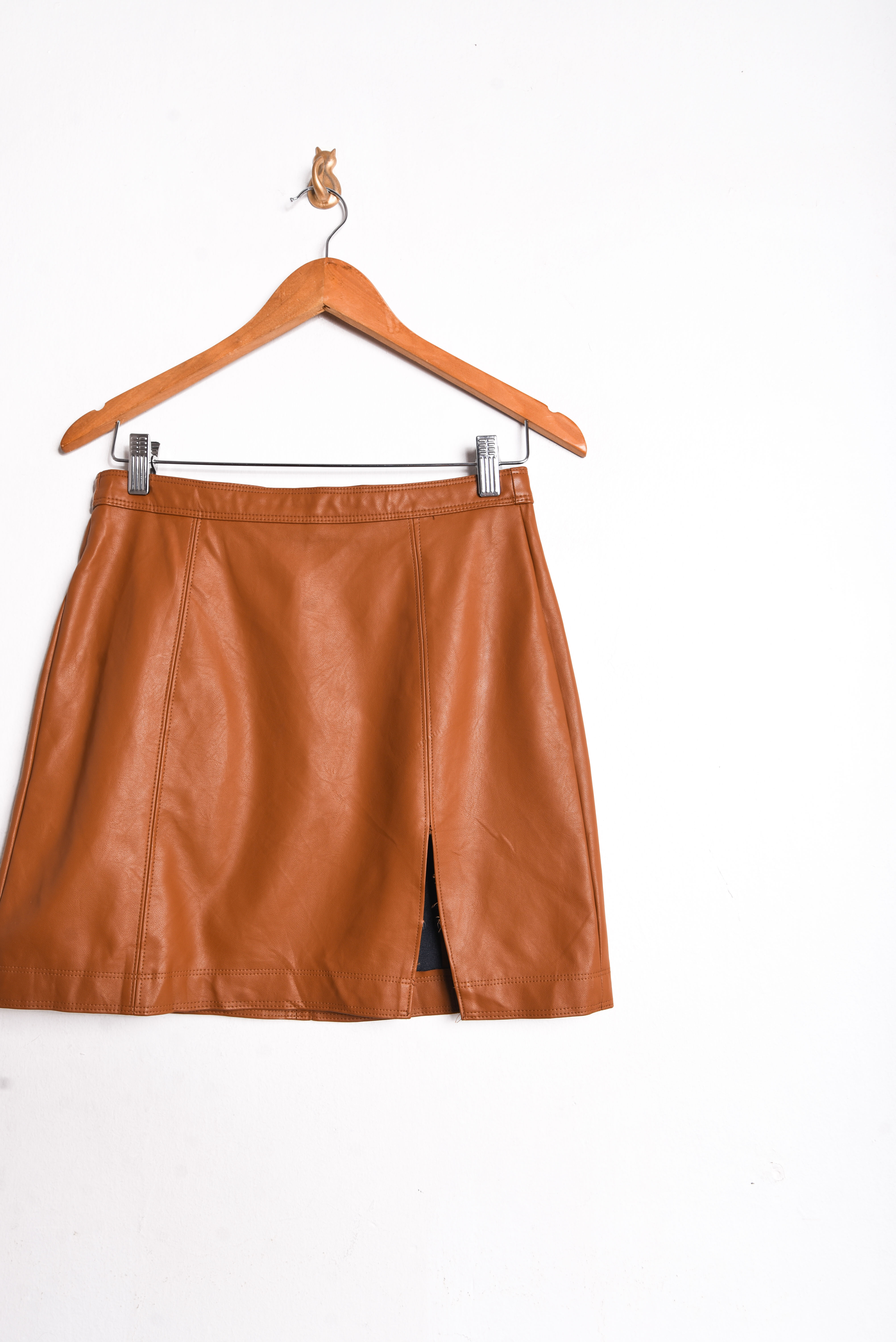 Mini falda camel eco cuero
