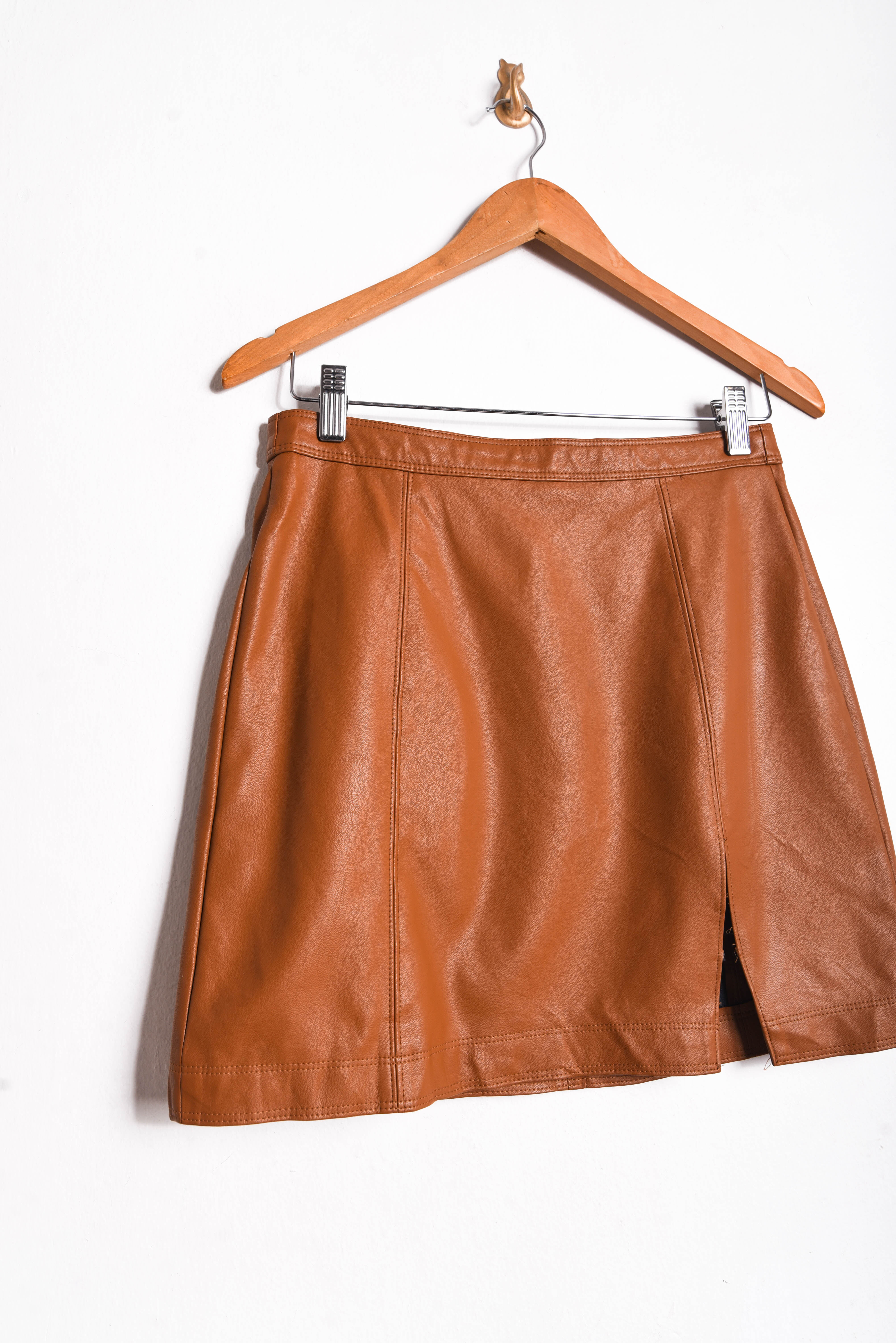 Mini falda camel eco cuero