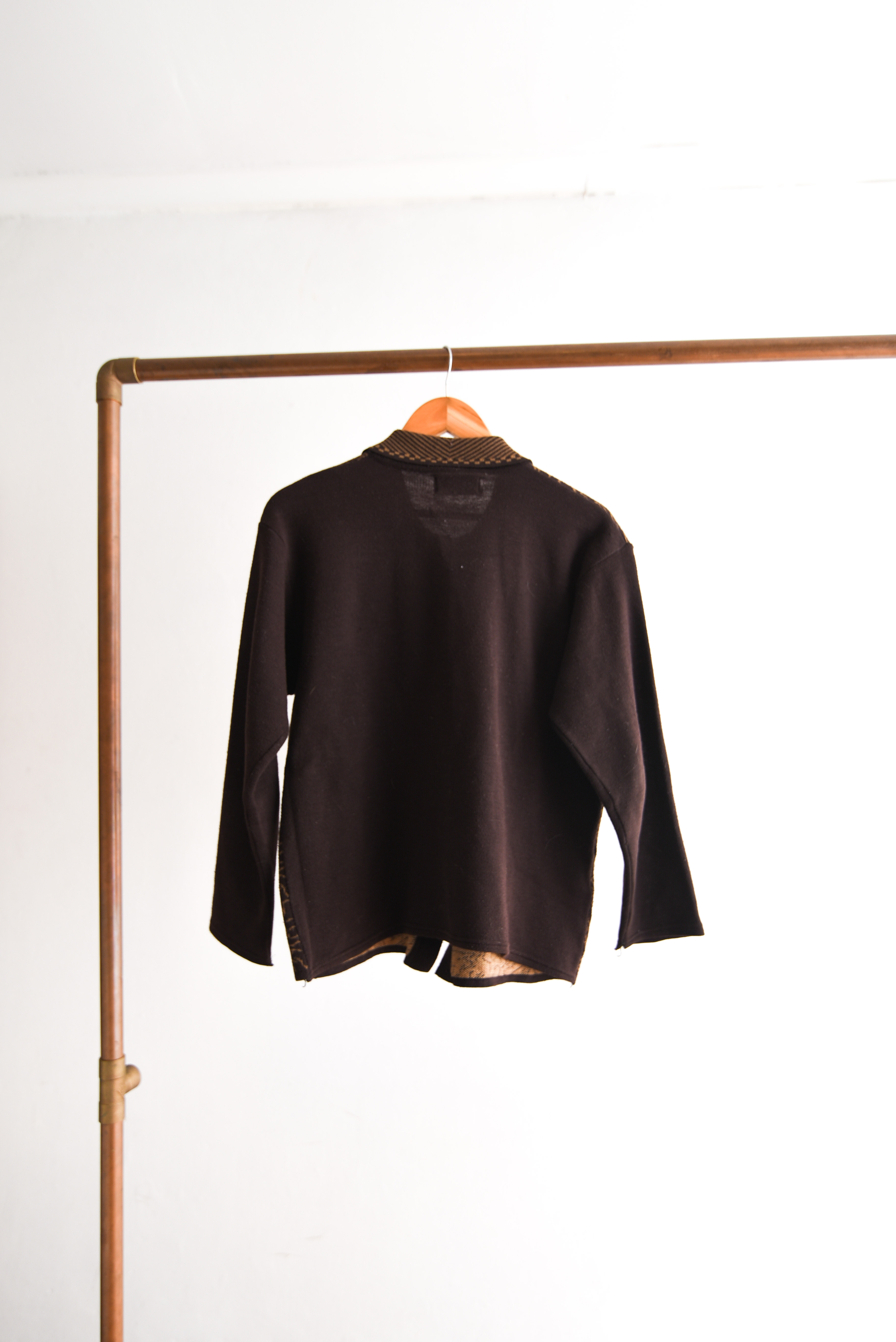 Cardigan café diseño otoñal vintage