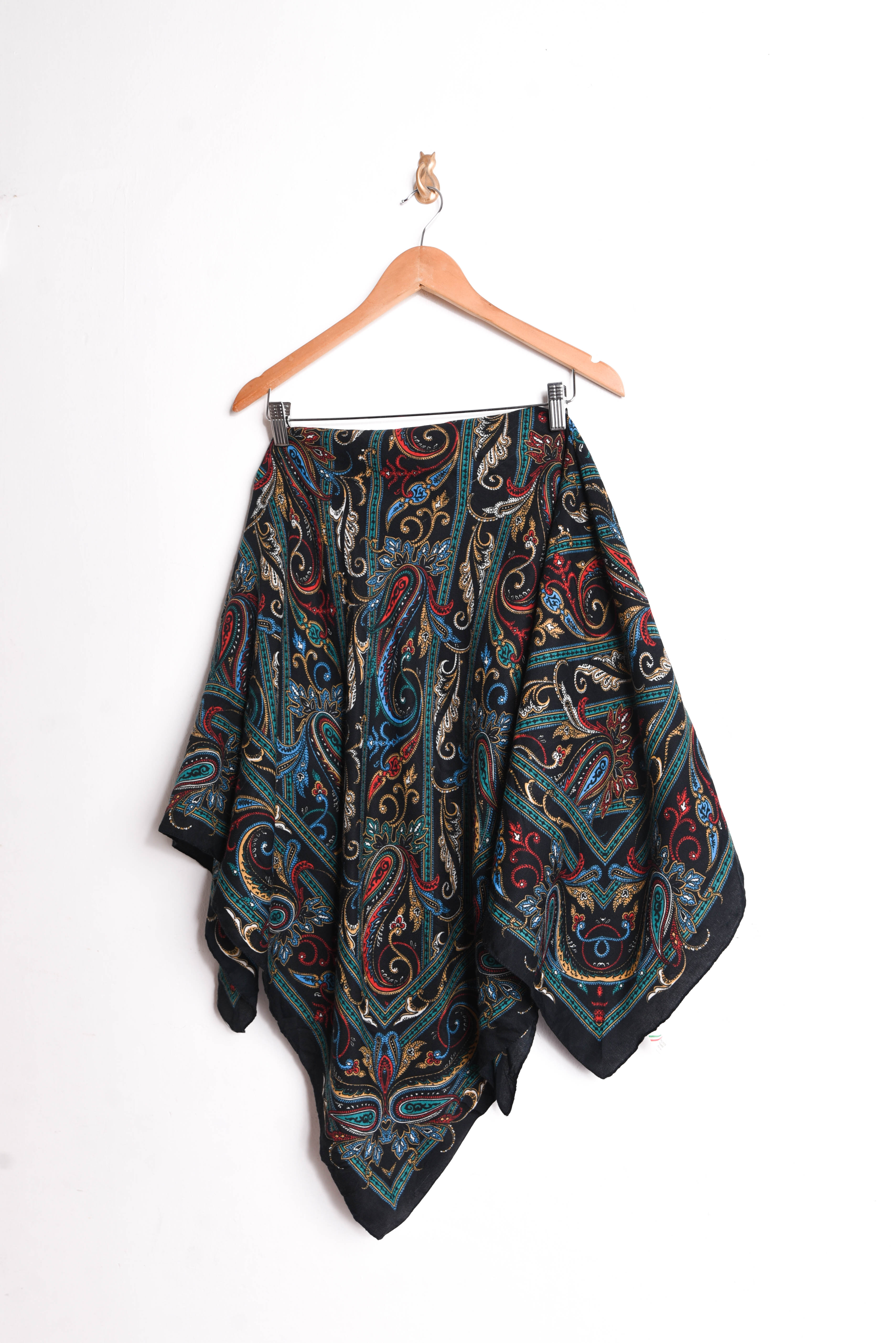 Maxi pañuelo negro paisley
