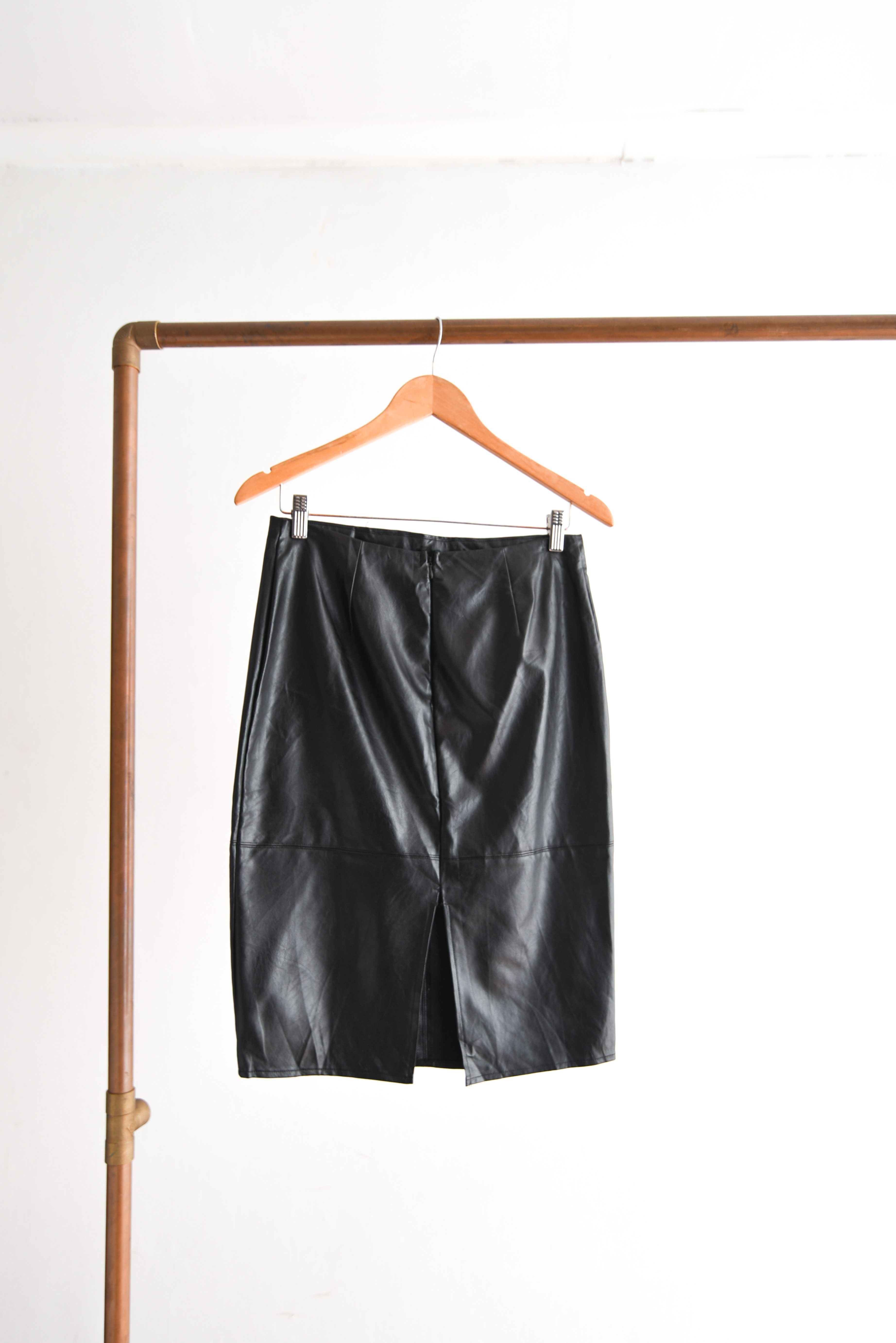 Falda negra eco cuero