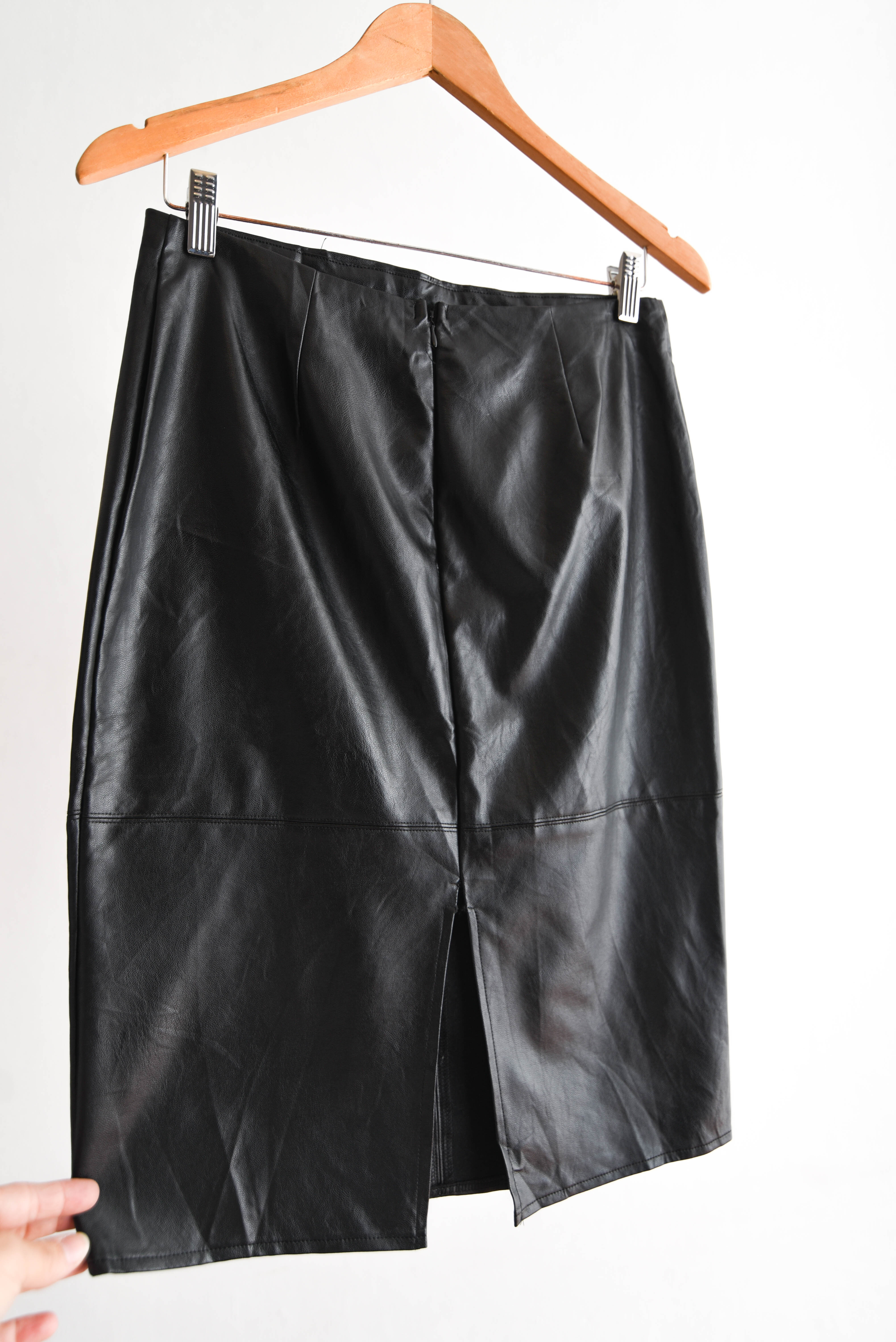 Falda negra eco cuero