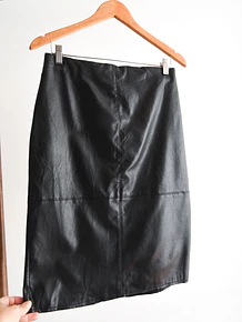 Falda negra eco cuero