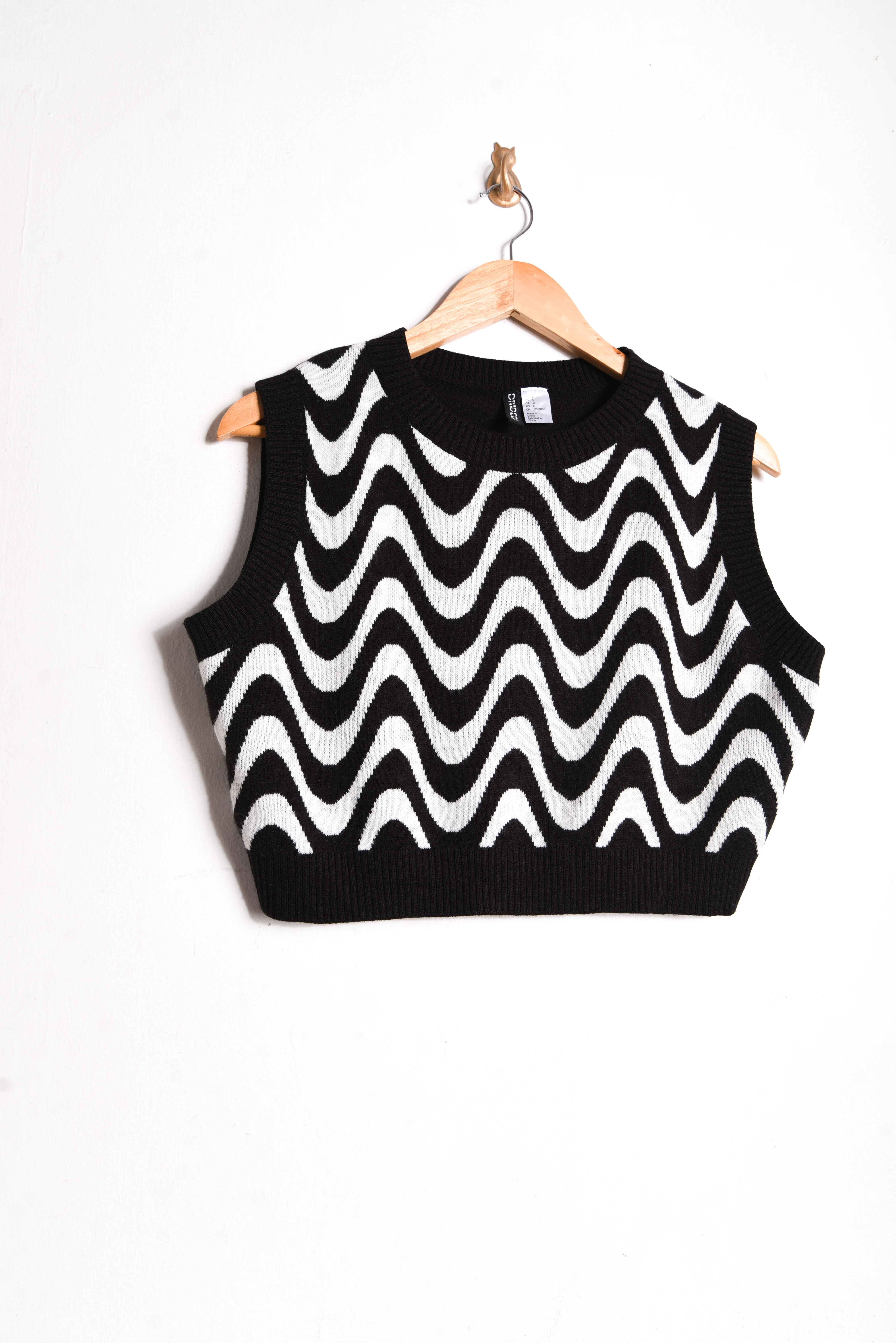 Sweater vest negro wavy