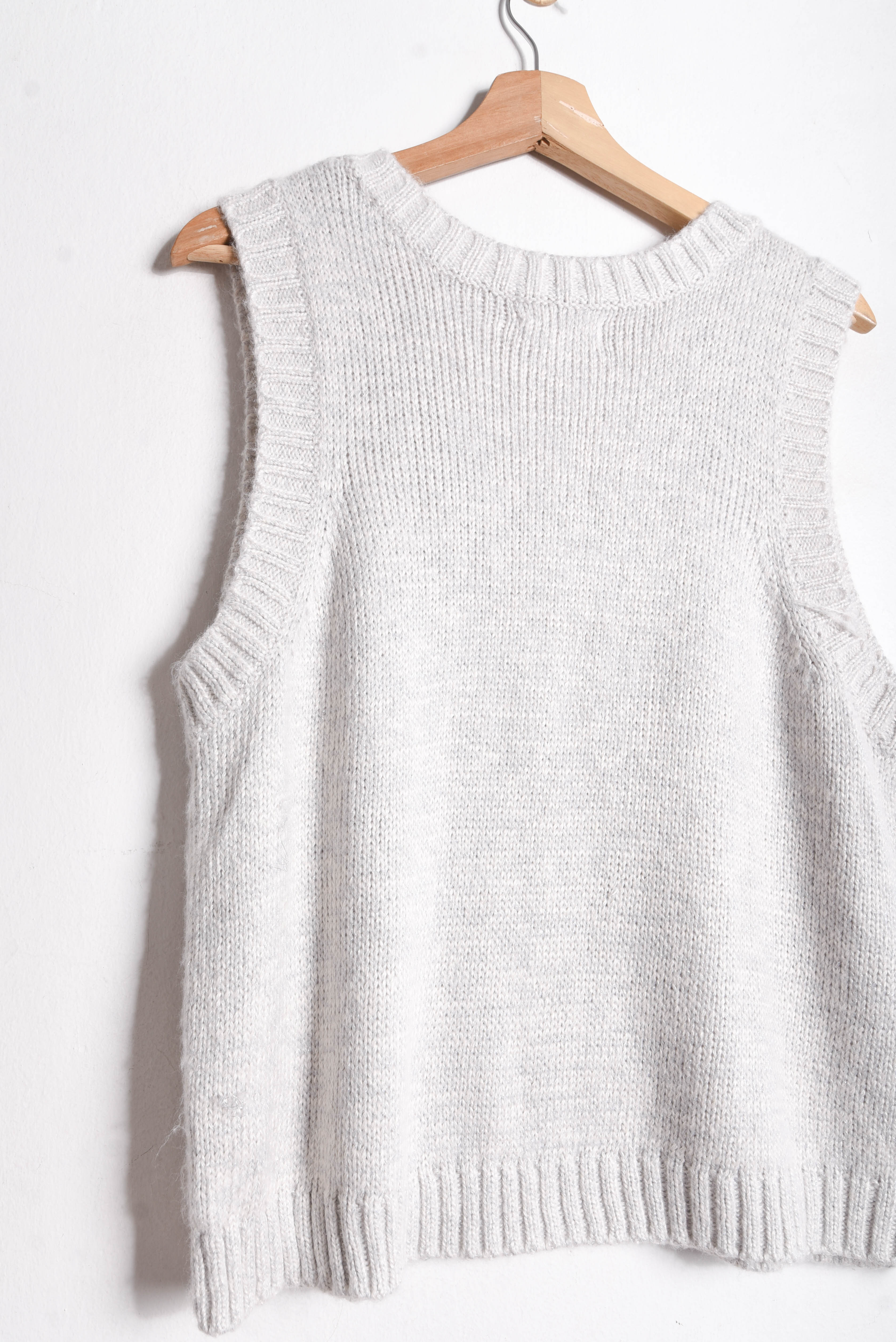 Sweater vest gris perla brillos