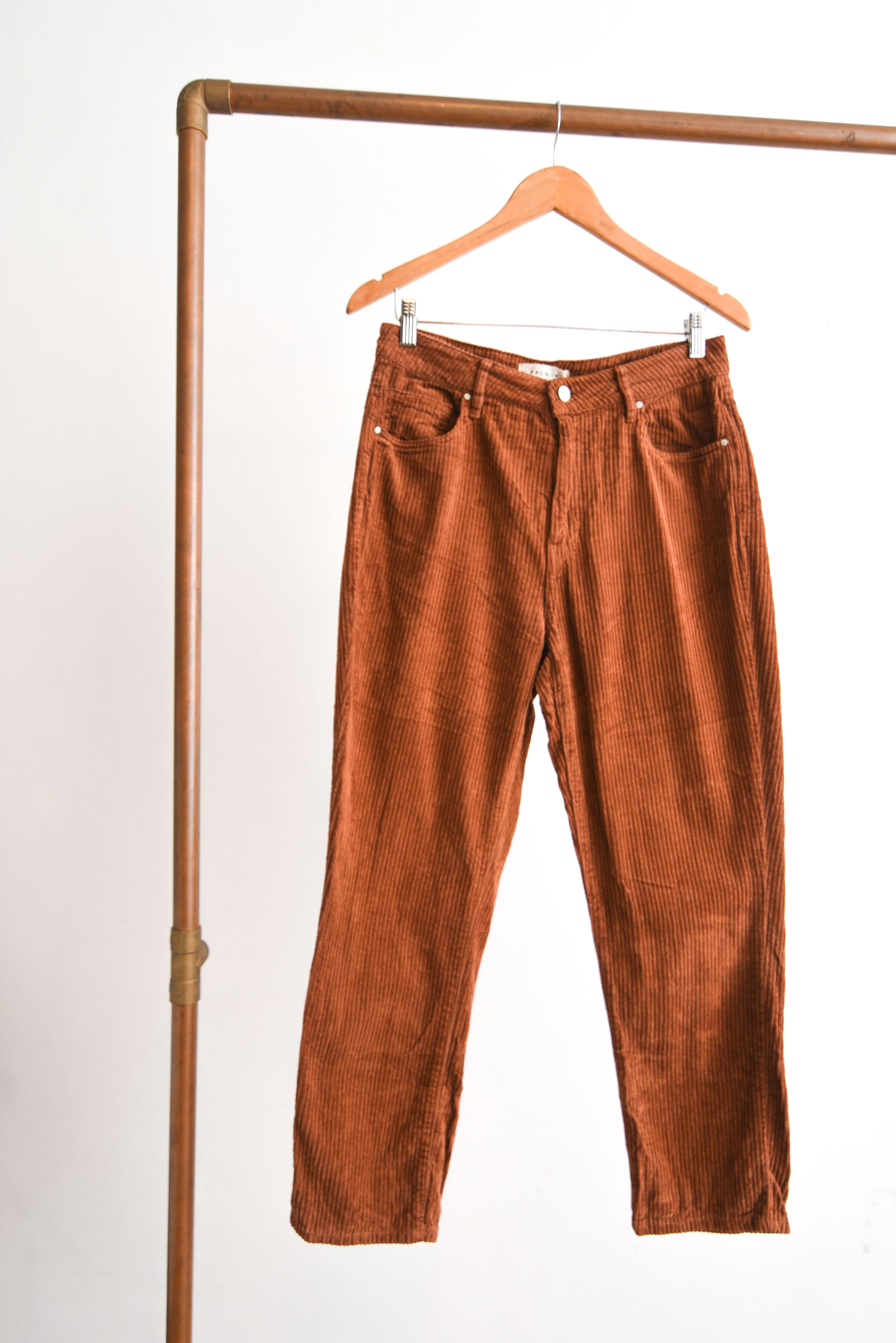Pantalón tiro alto cotelé camel