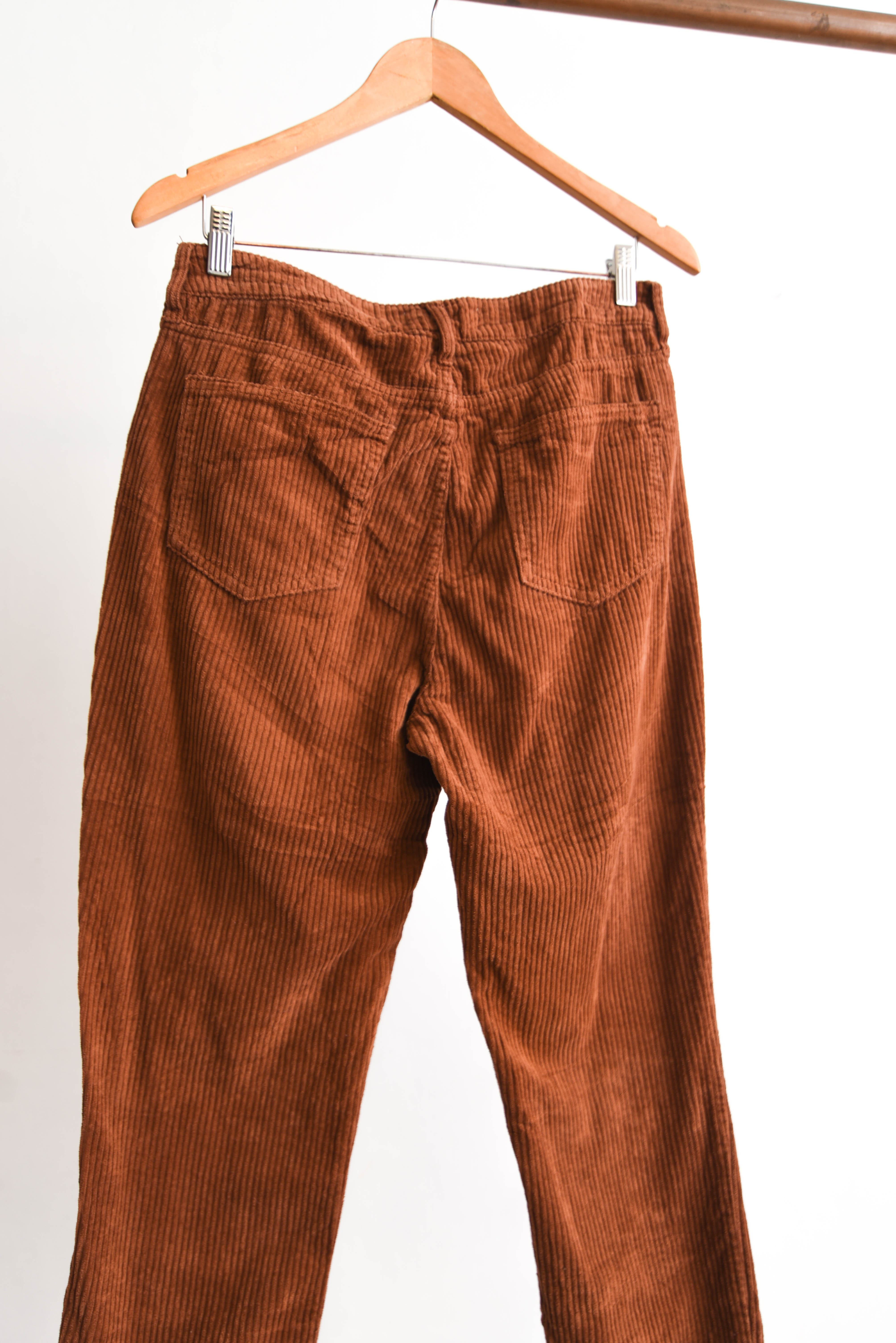 Pantalón tiro alto cotelé camel