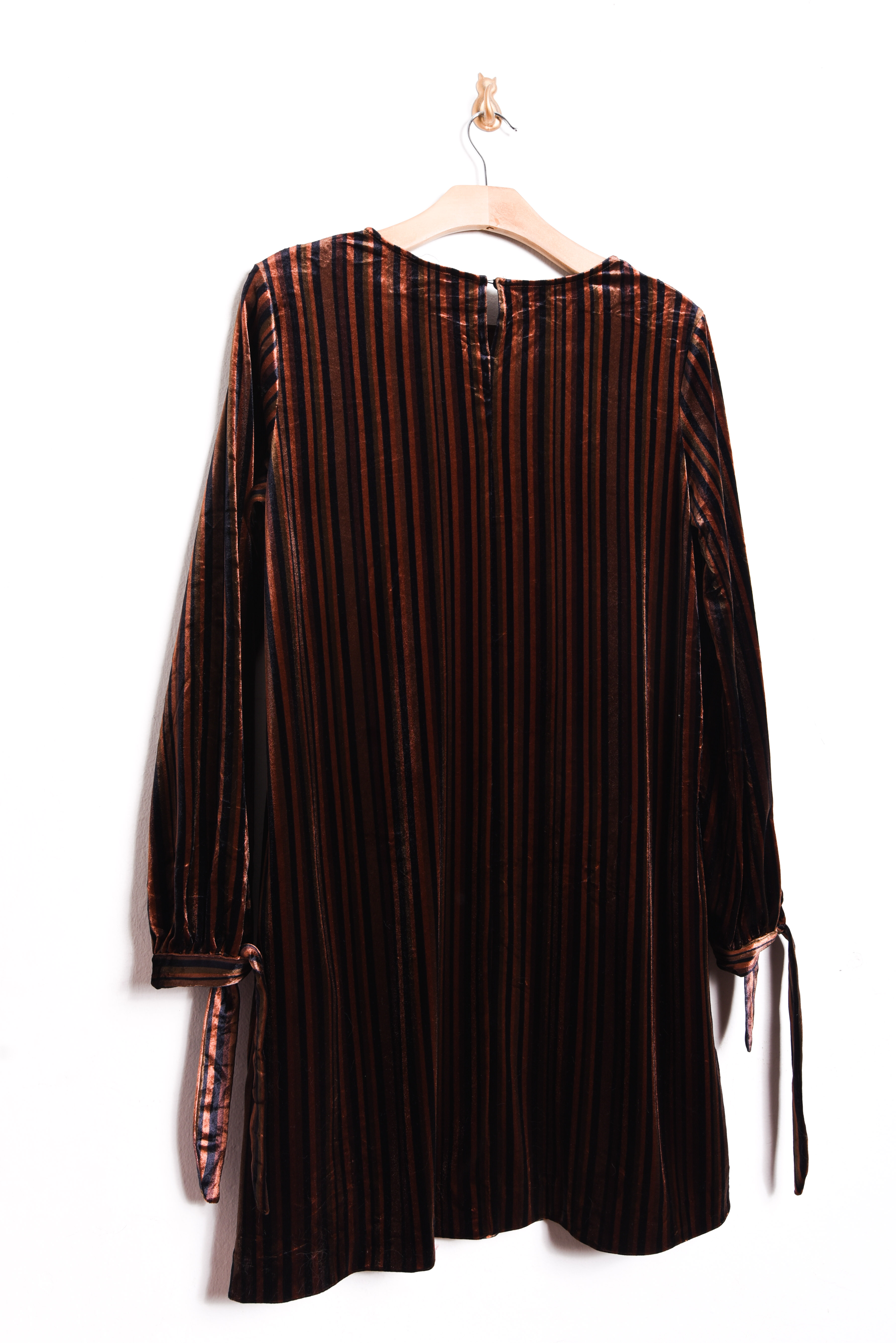 Vestido velvet rayado lazitos