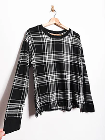 Polera negra tartán