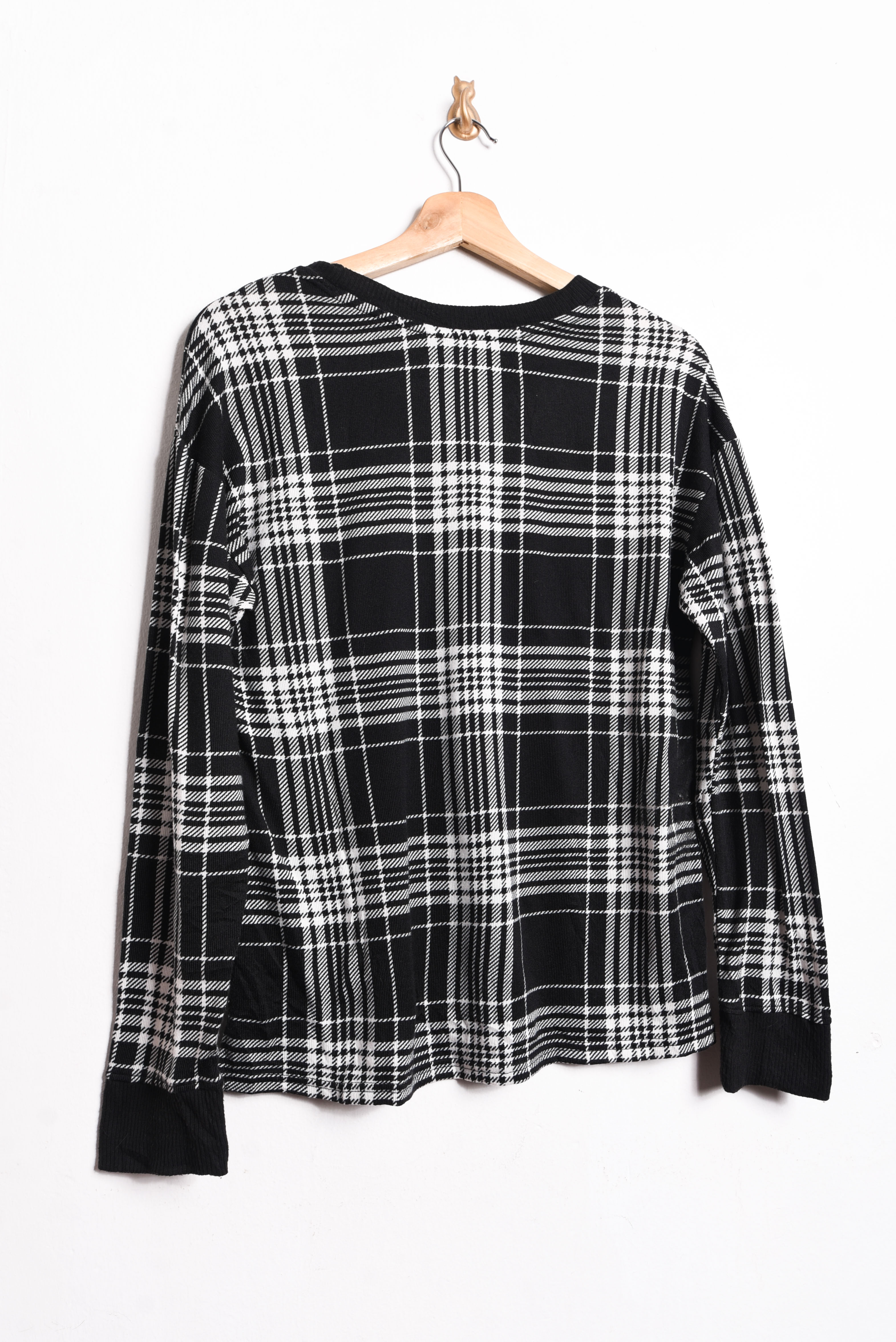Polera negra tartán