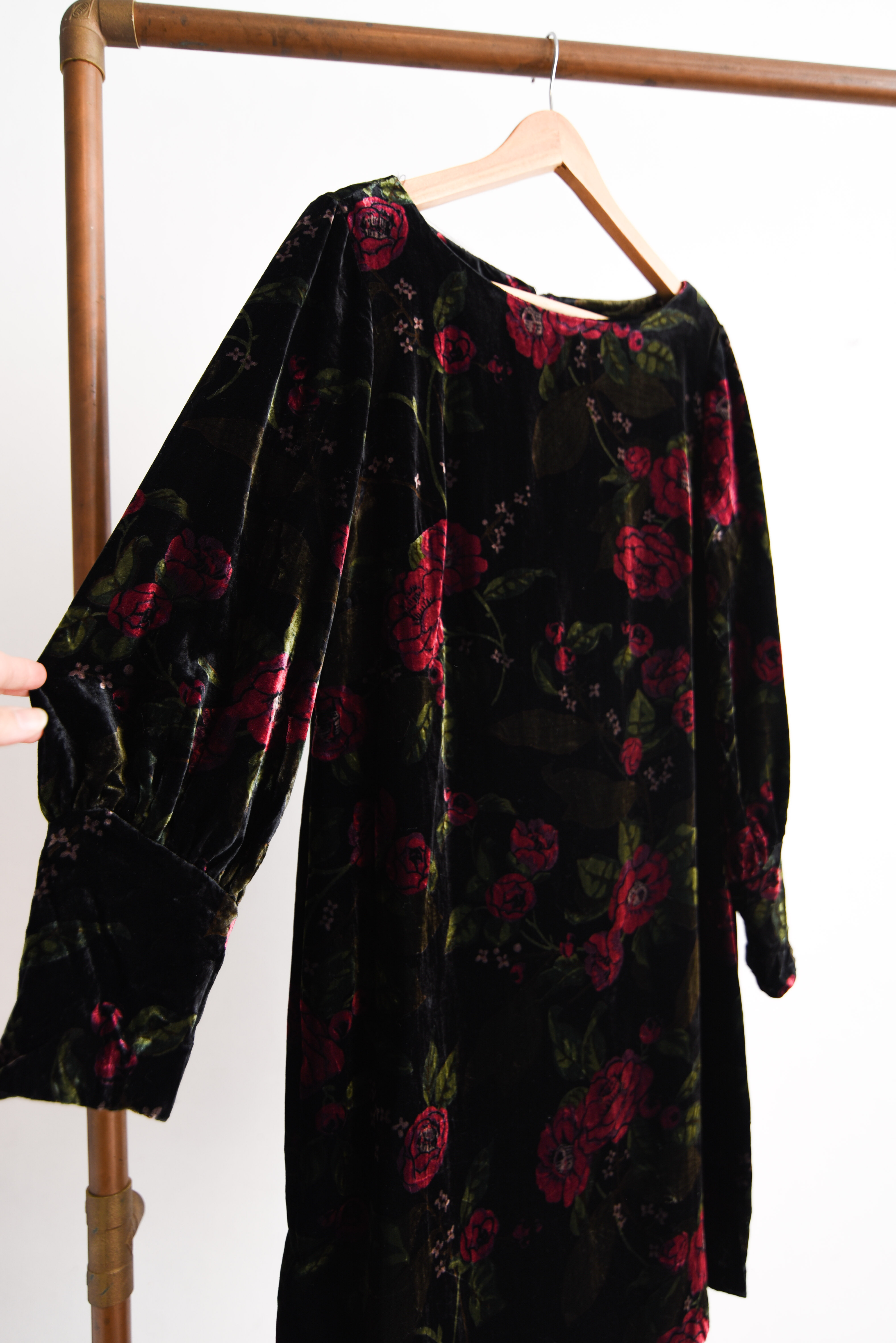 Vestido black velvet floral globo