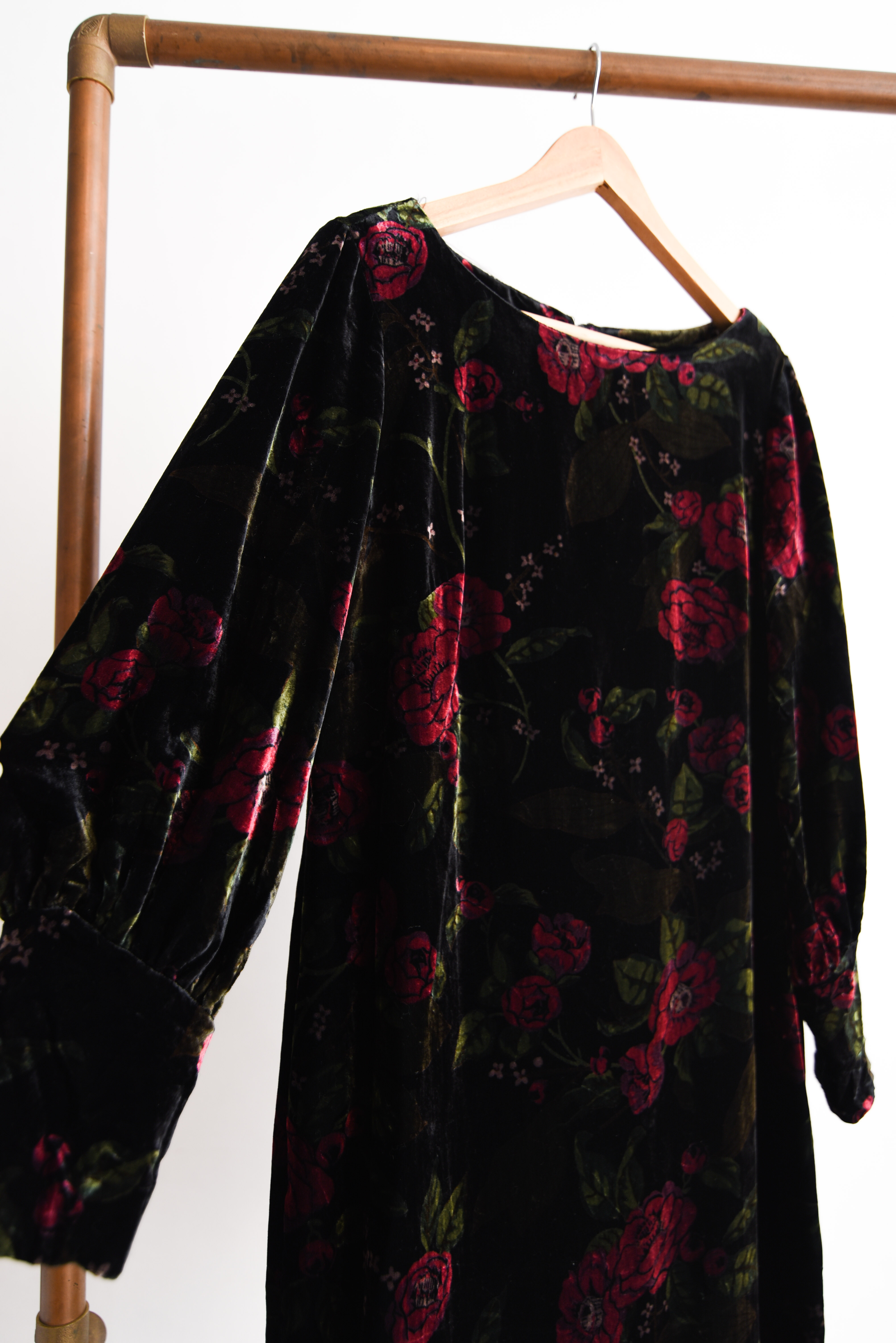 Vestido black velvet floral globo