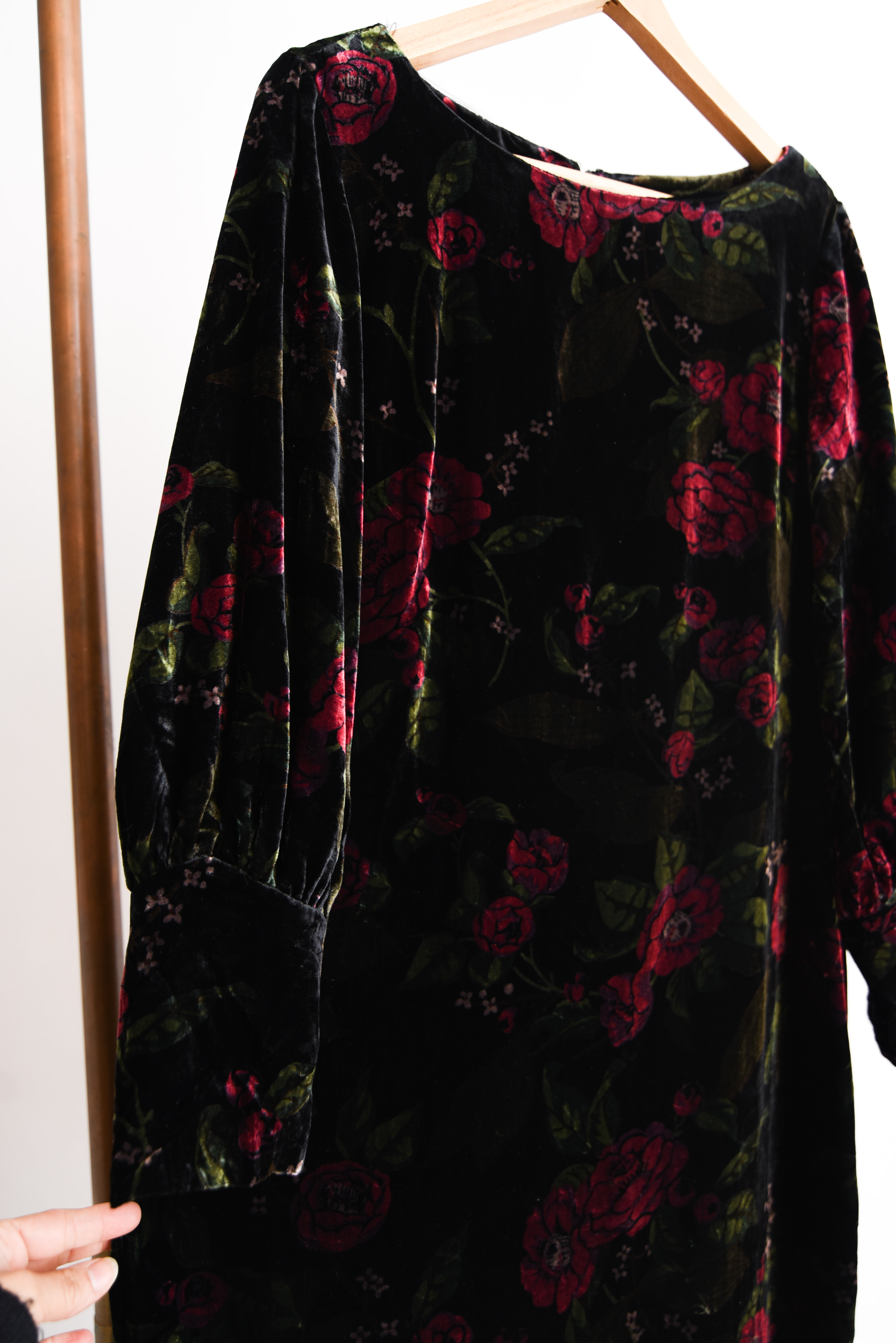 Vestido black velvet floral globo