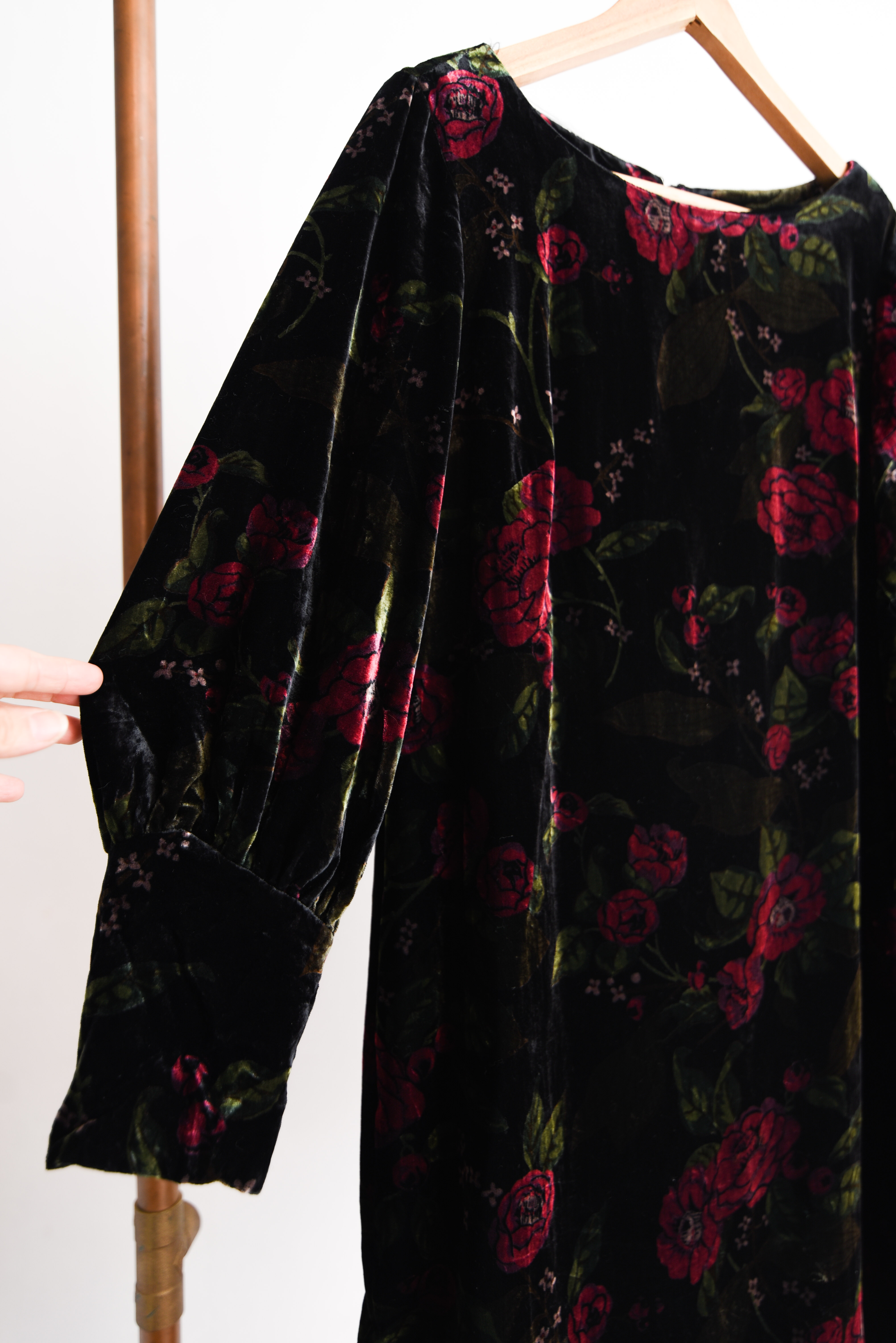 Vestido black velvet floral globo