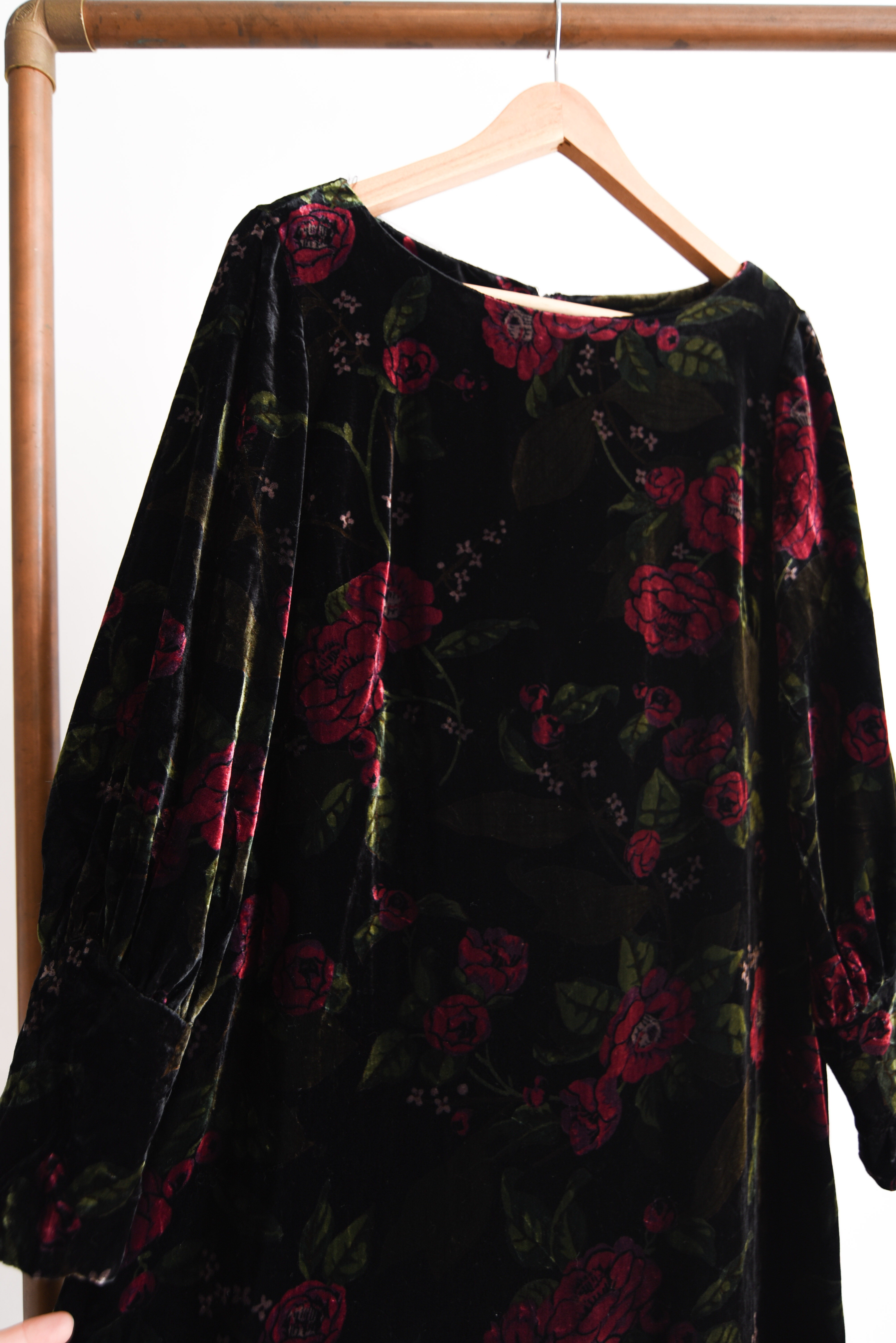 Vestido black velvet floral globo