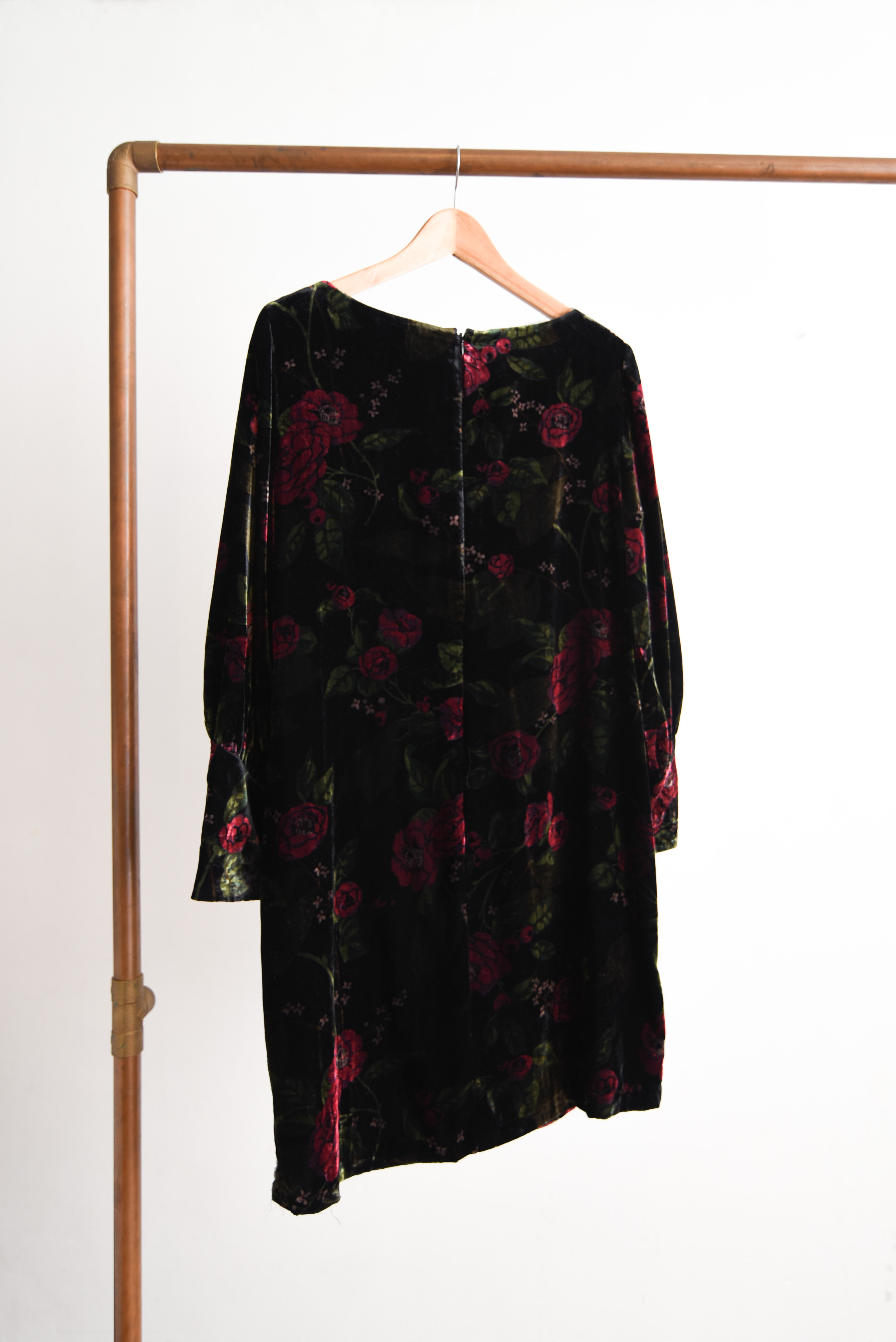 Vestido black velvet floral globo