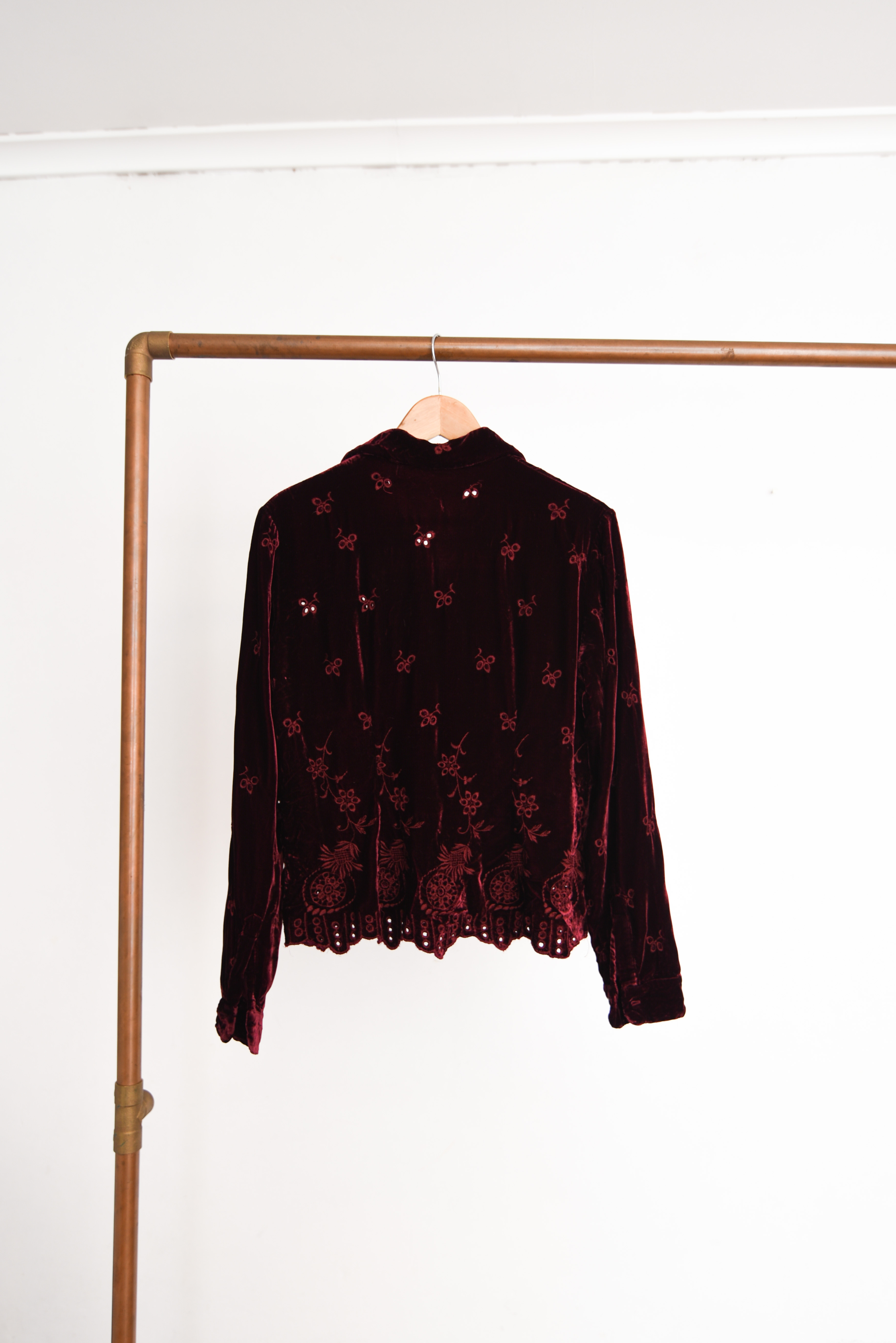 Blusa burdeo velvet bordada