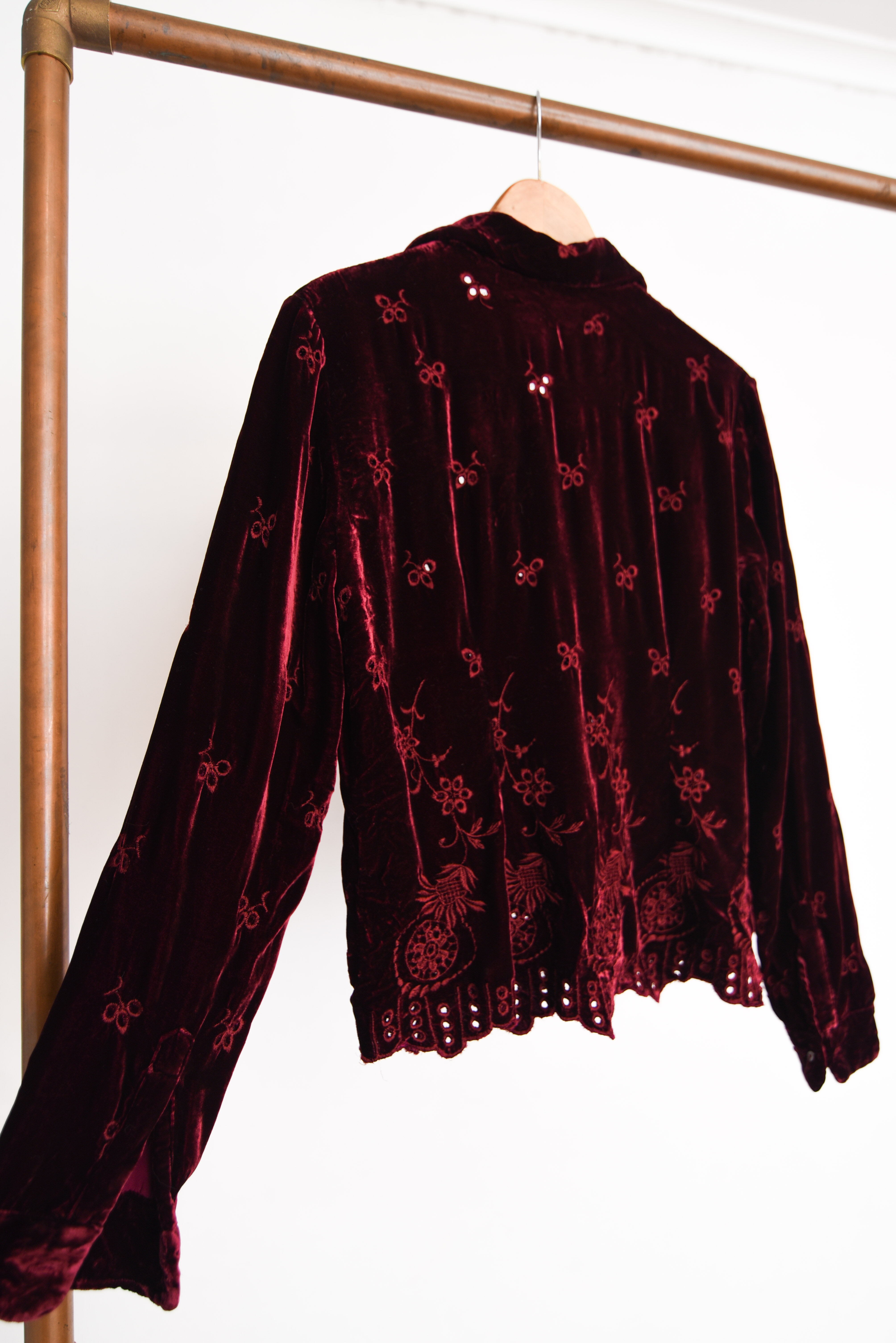 Blusa burdeo velvet bordada