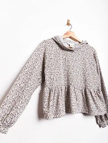 Polerón gris animal print vuelos
