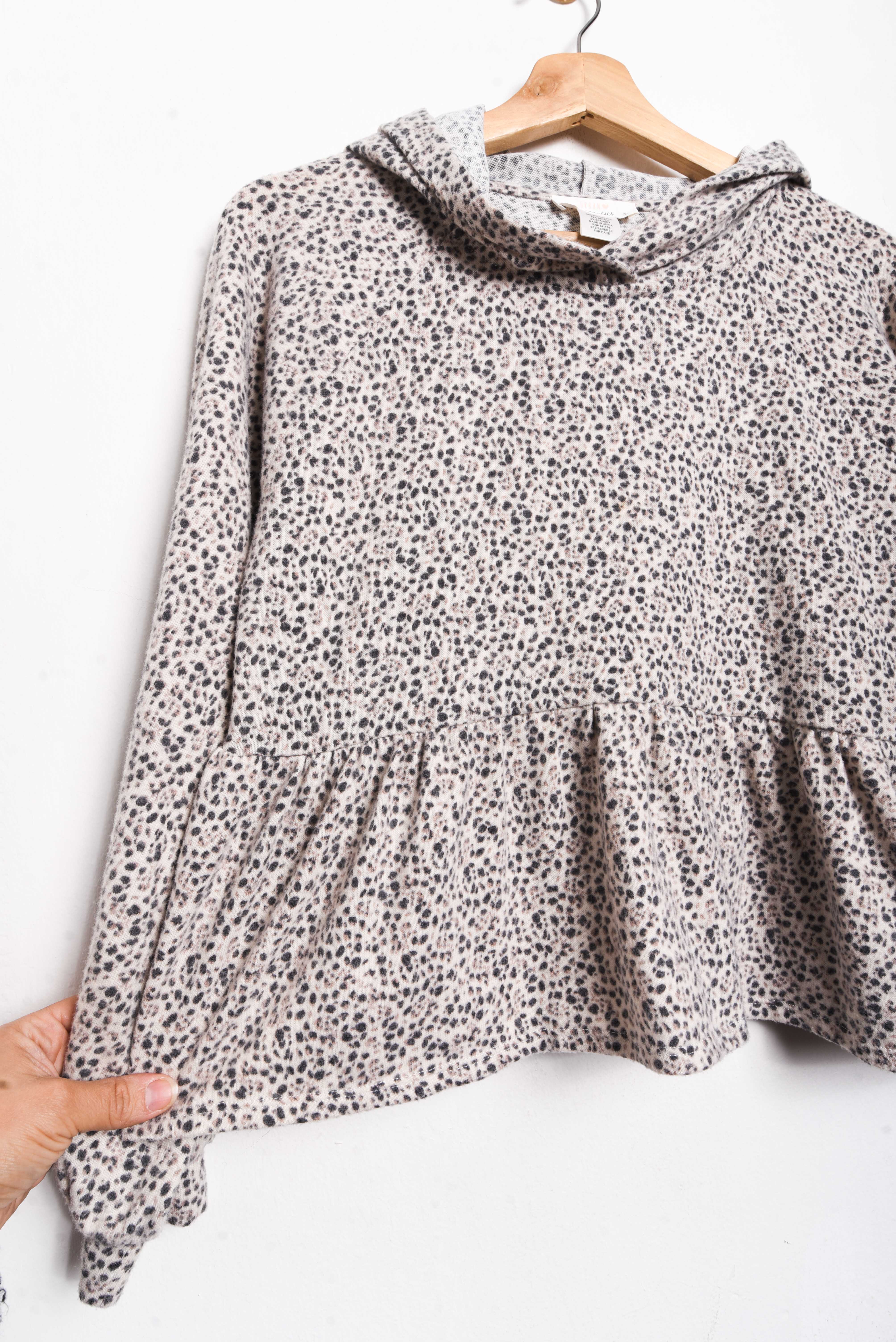Polerón gris animal print vuelos