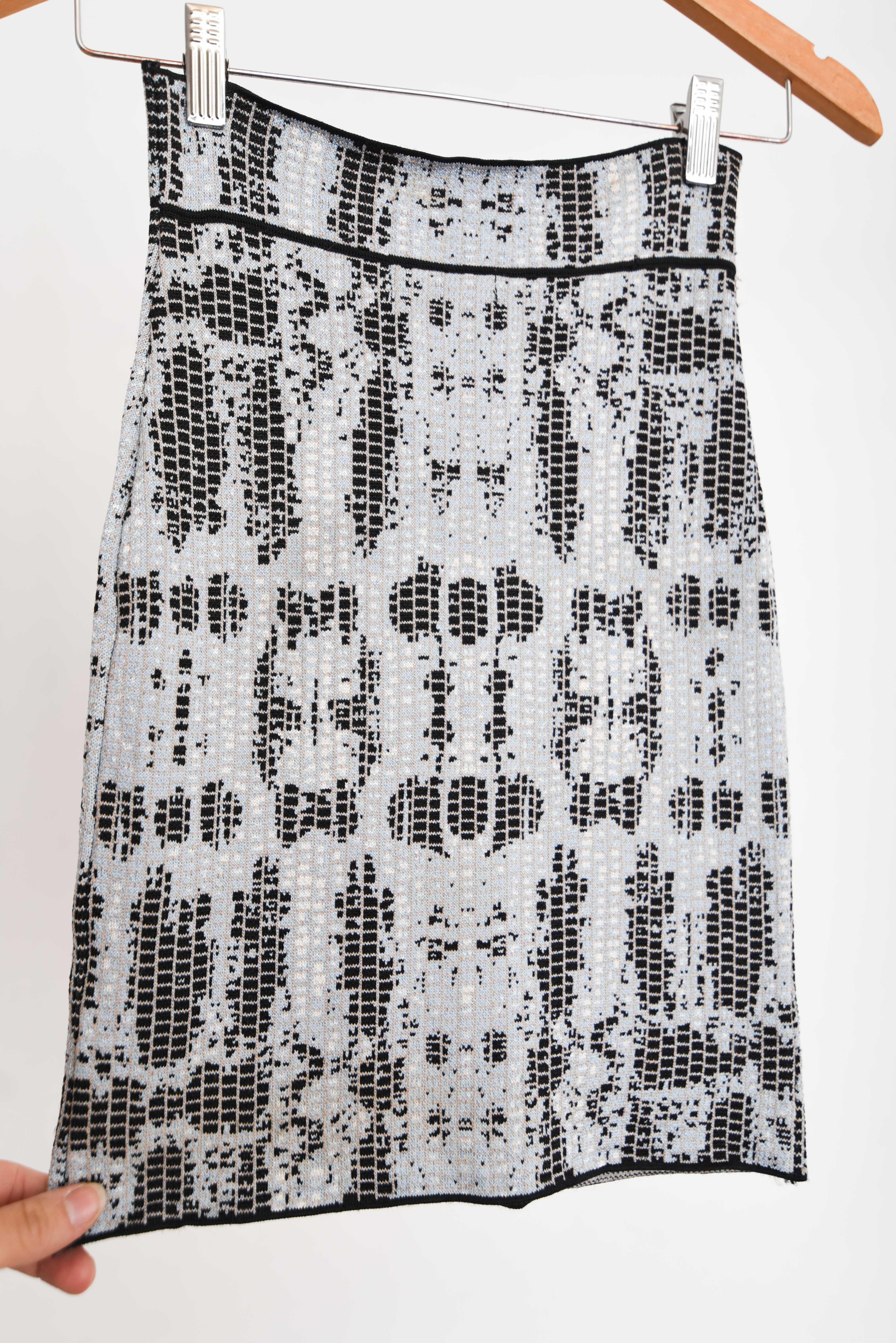 Falda bodycon gris perla
