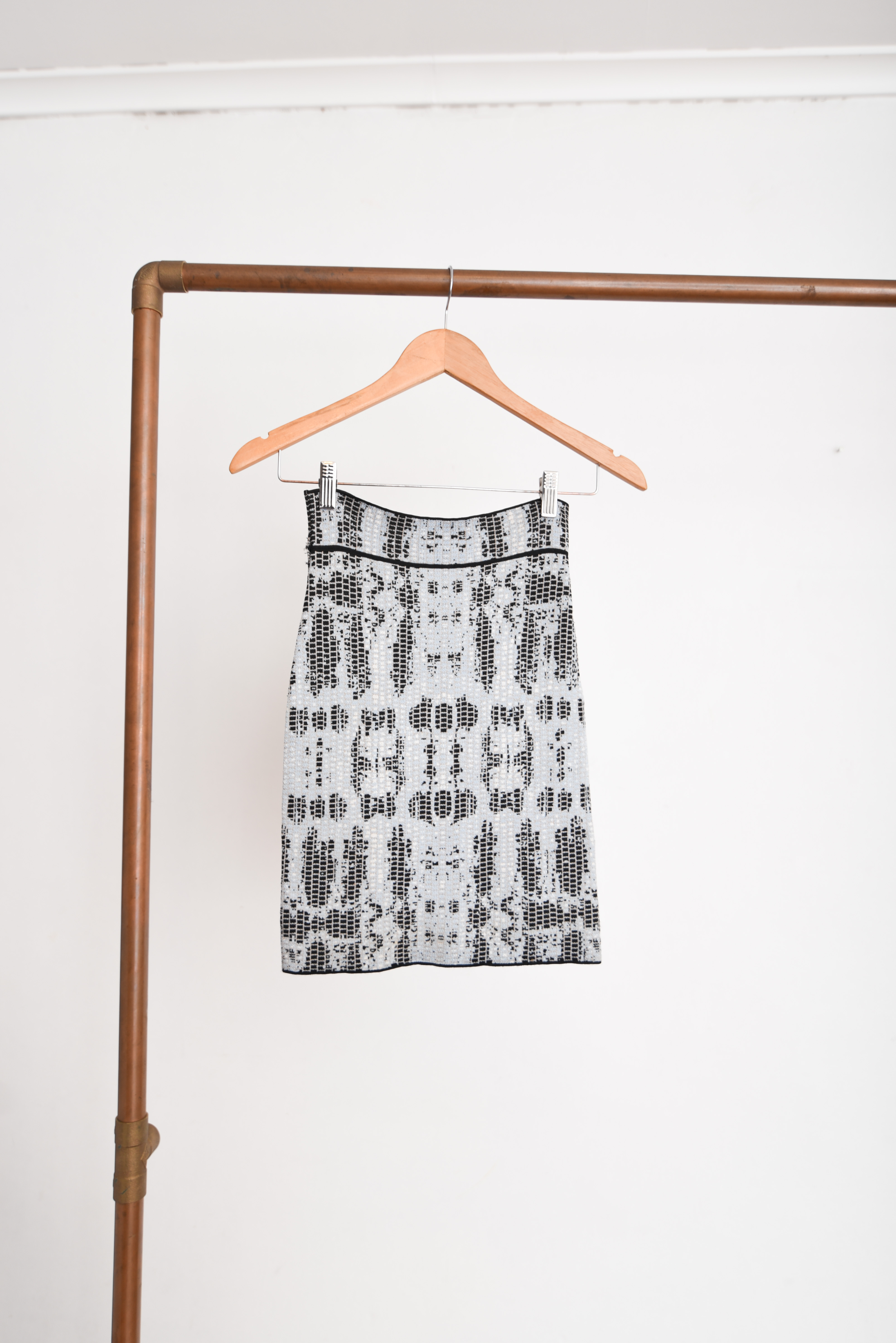 Falda bodycon gris perla
