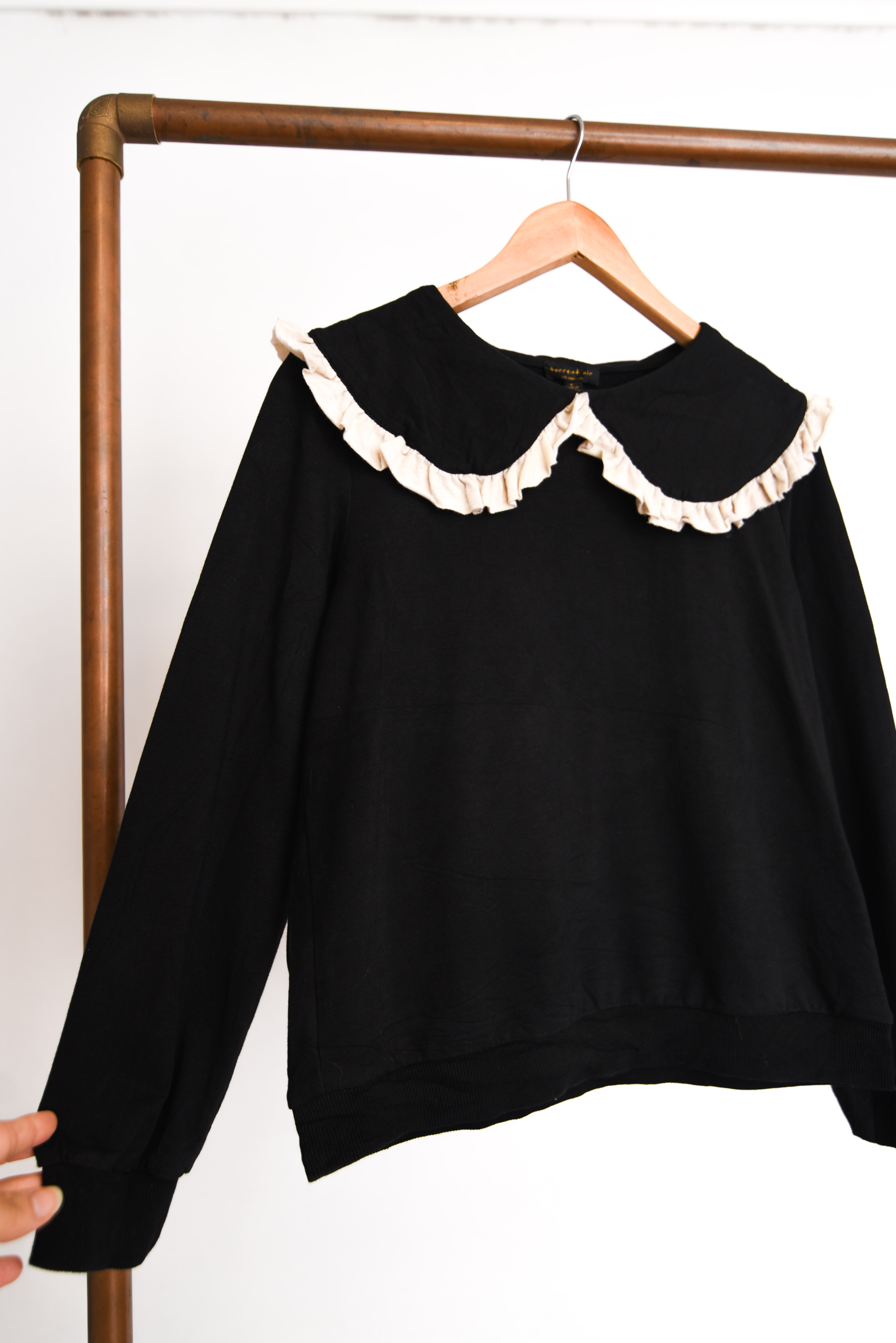 Polerón negro cuello bobo