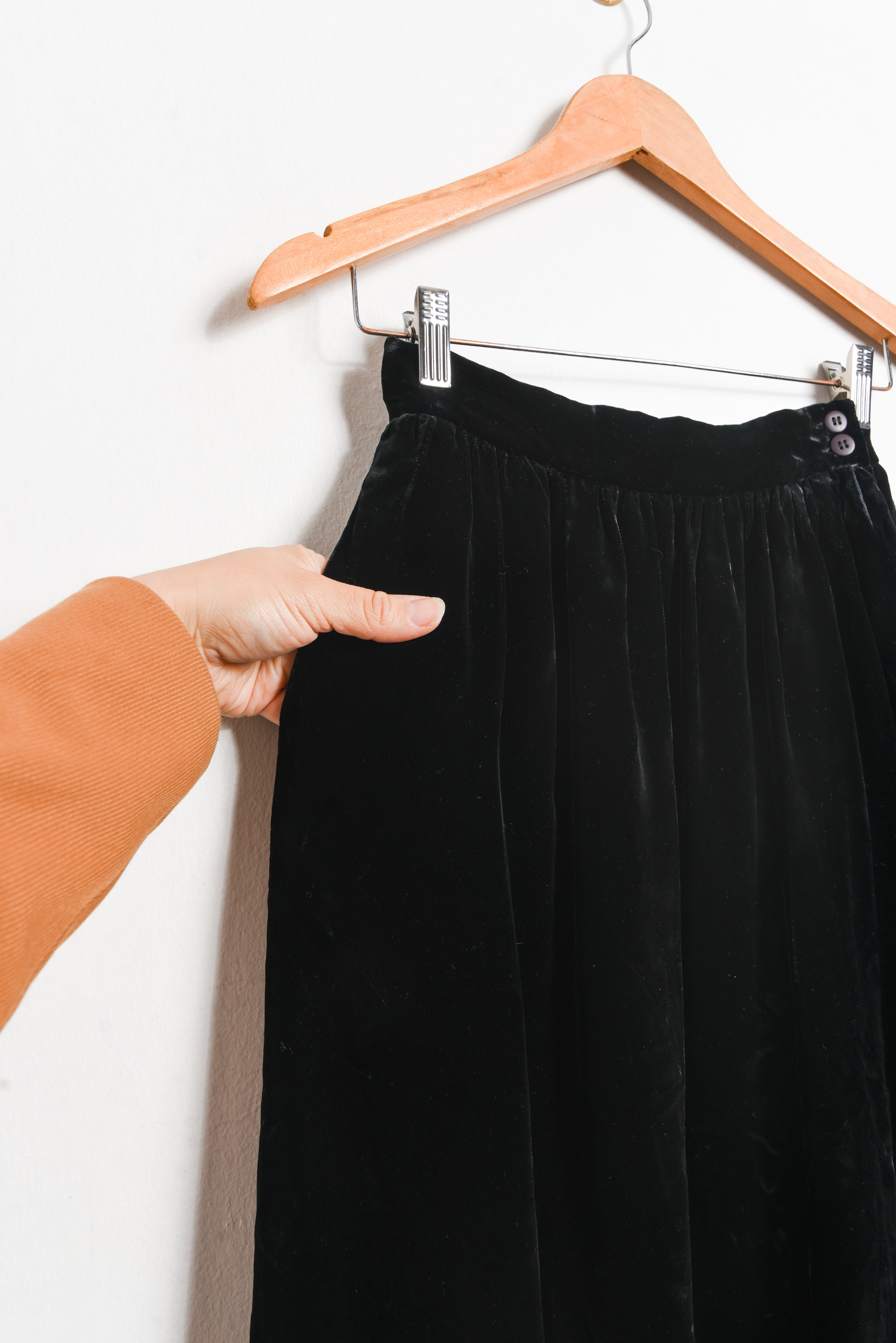 Falda terciopelo negro vintage midi