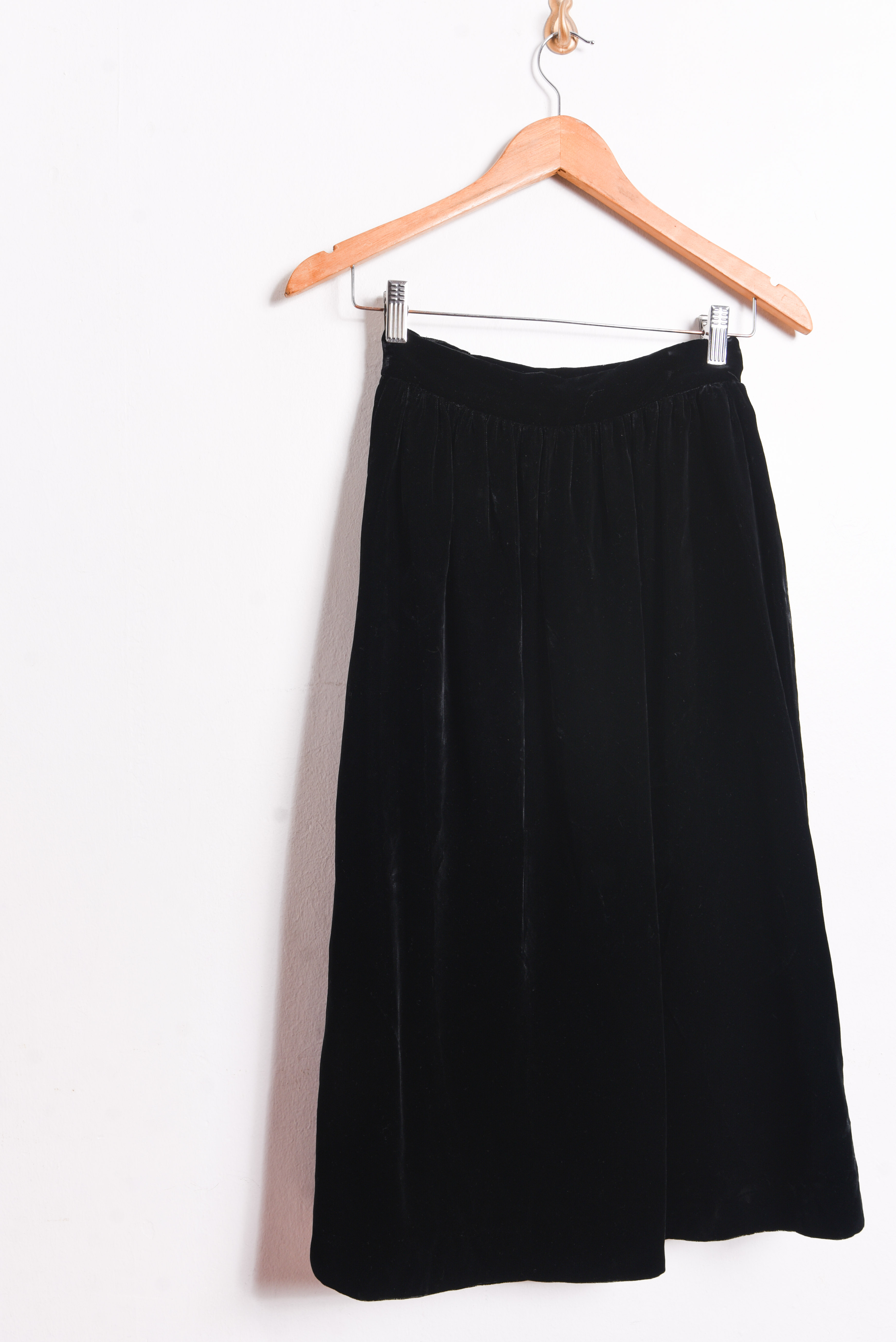 Falda terciopelo negro vintage midi