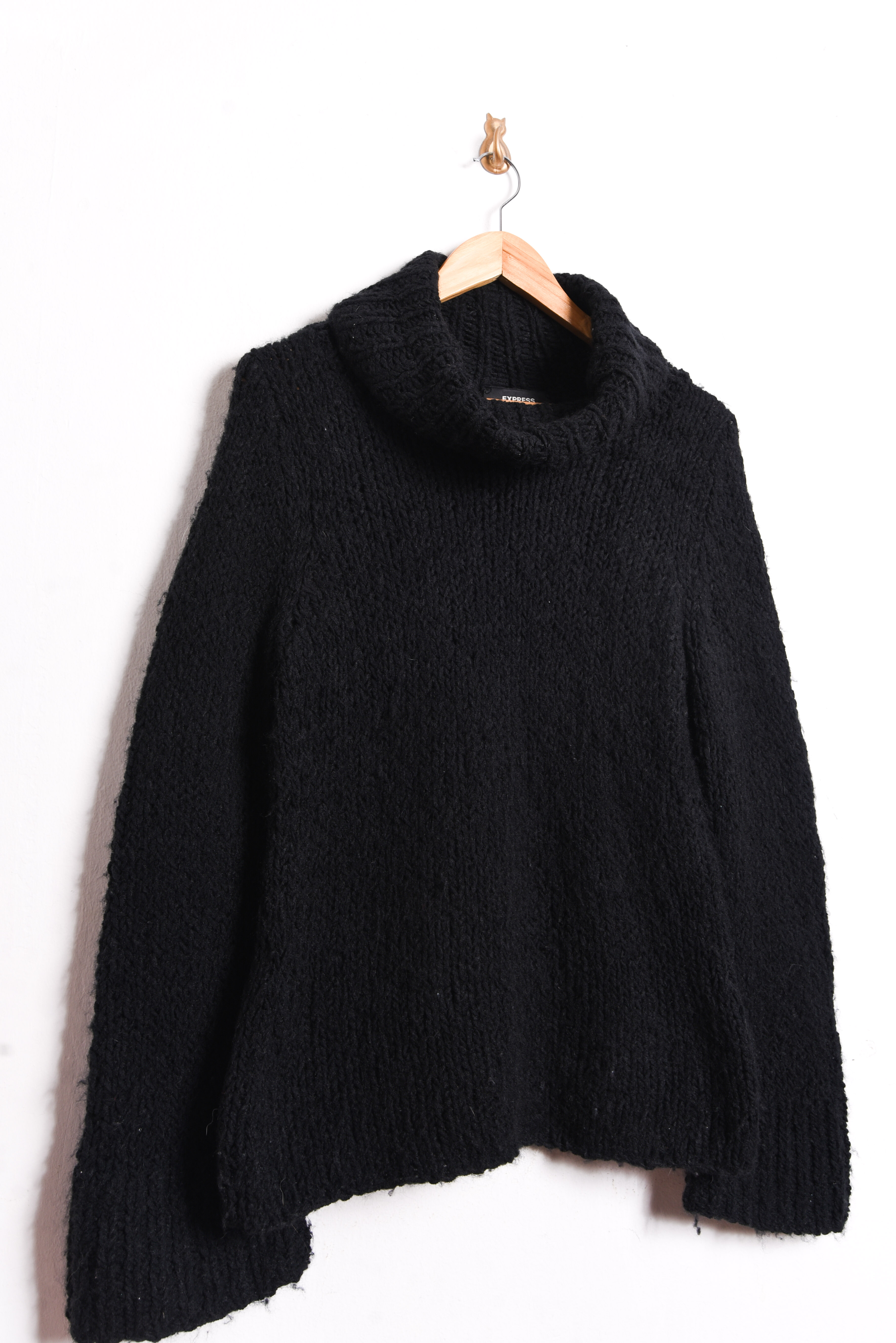 Chaleco negro cuello drapeado