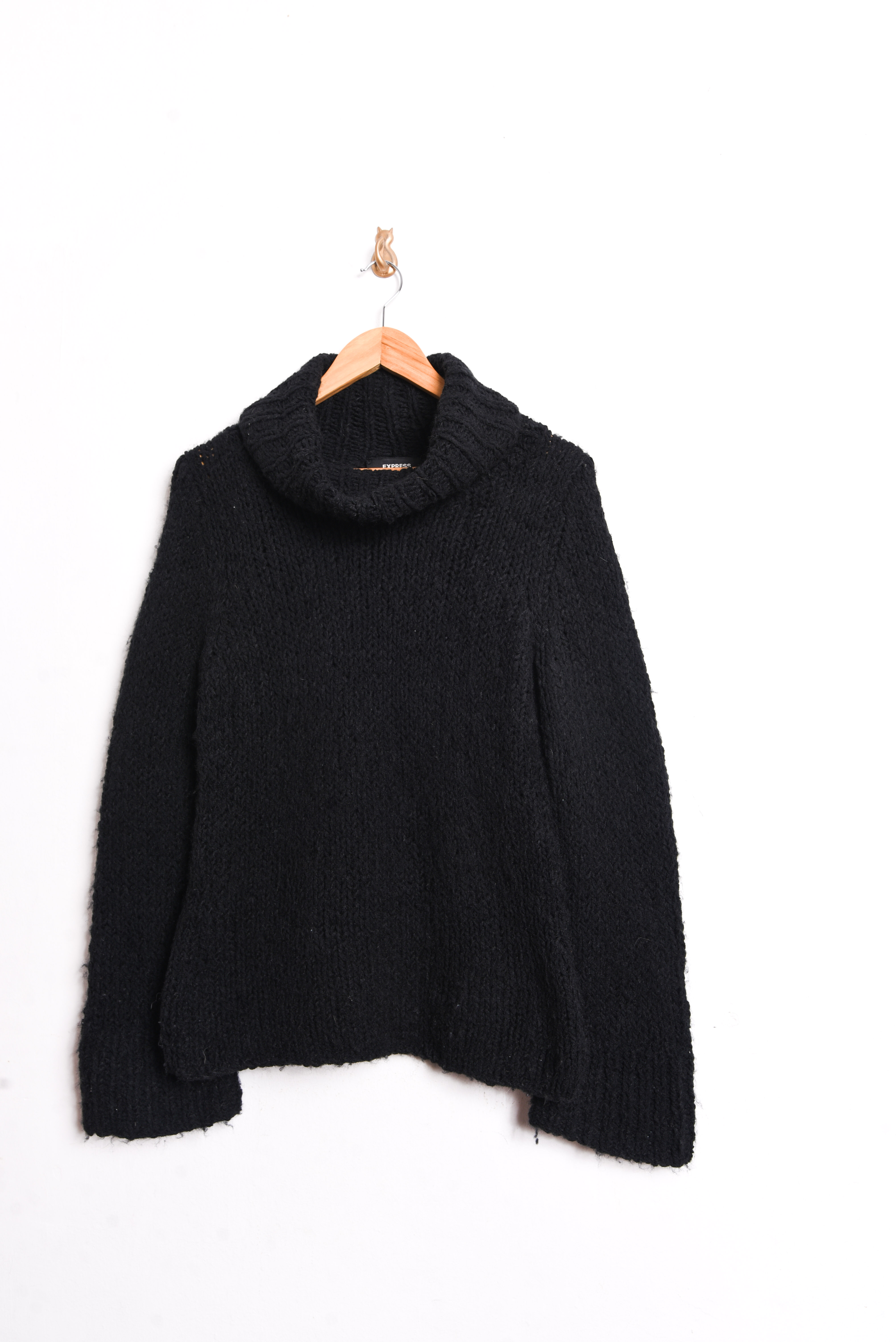 Chaleco negro cuello drapeado