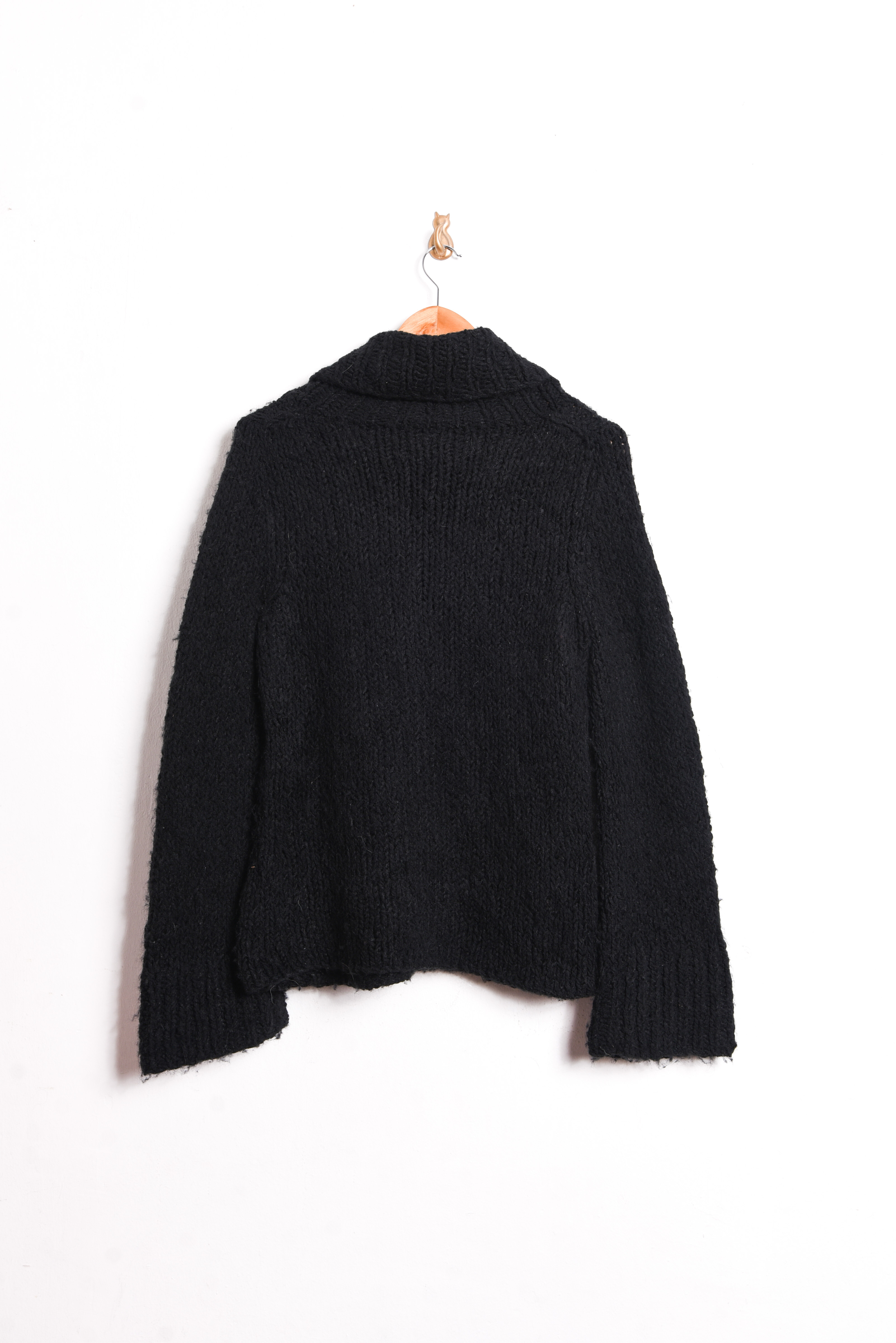 Chaleco negro cuello drapeado