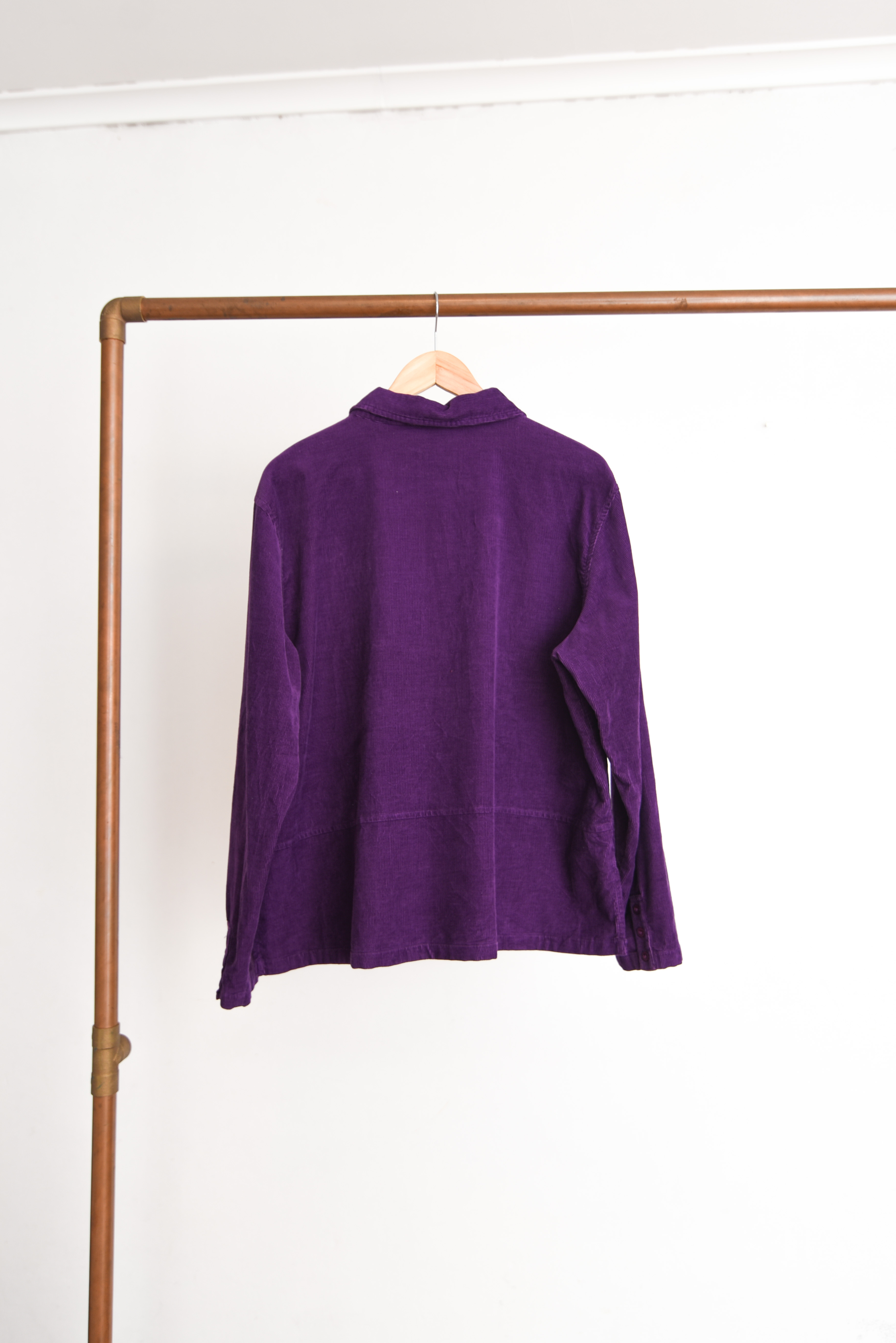 Camisa cotelé morada bordada