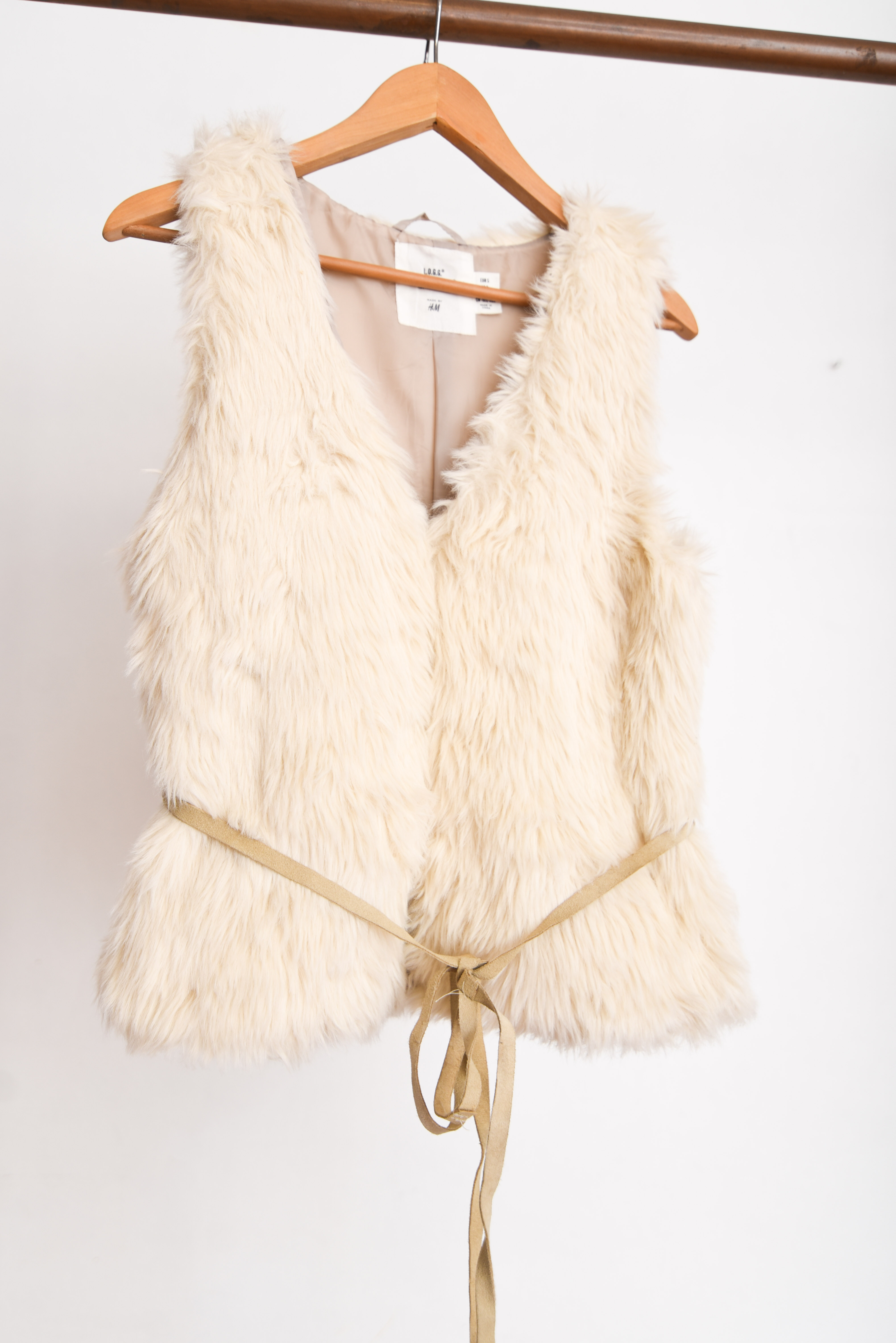 Chaqueta peluda sin mangas