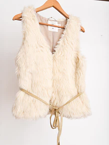 Chaqueta peluda sin mangas
