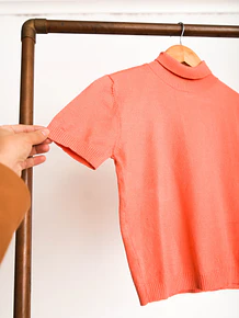 Top tejido naranjo cuello alto