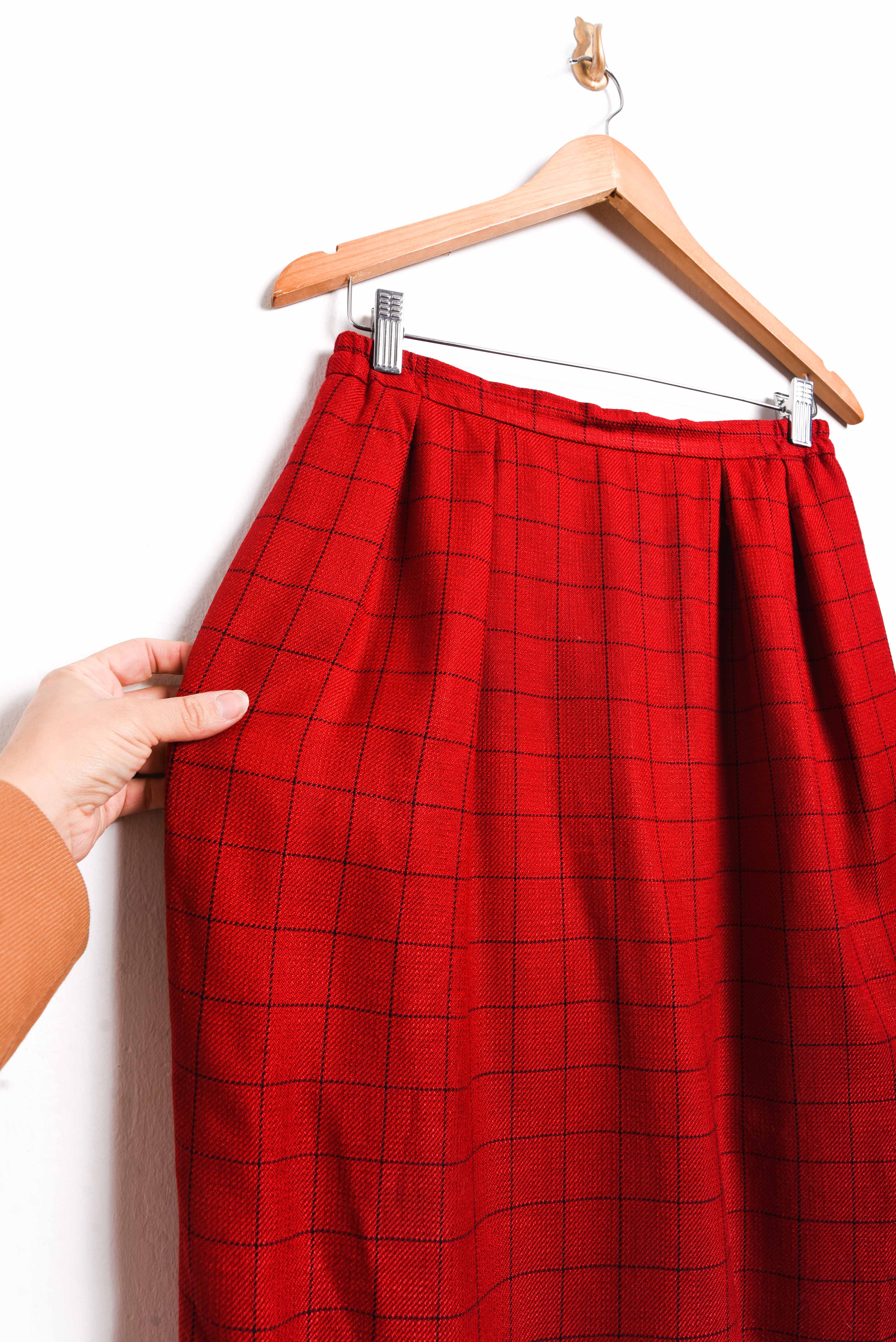 Falda vintage midi rojo grilla