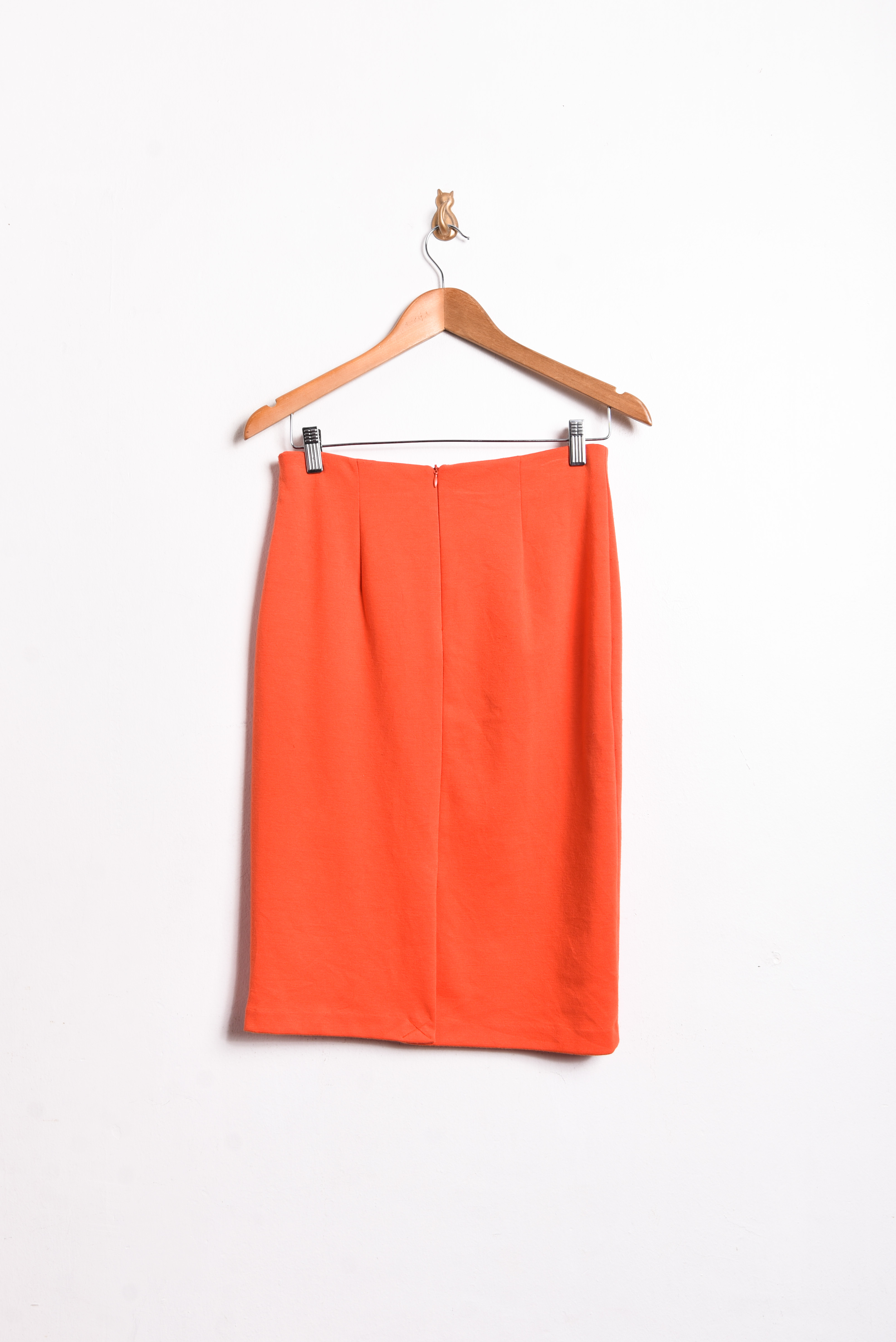 Falda naranja tubo