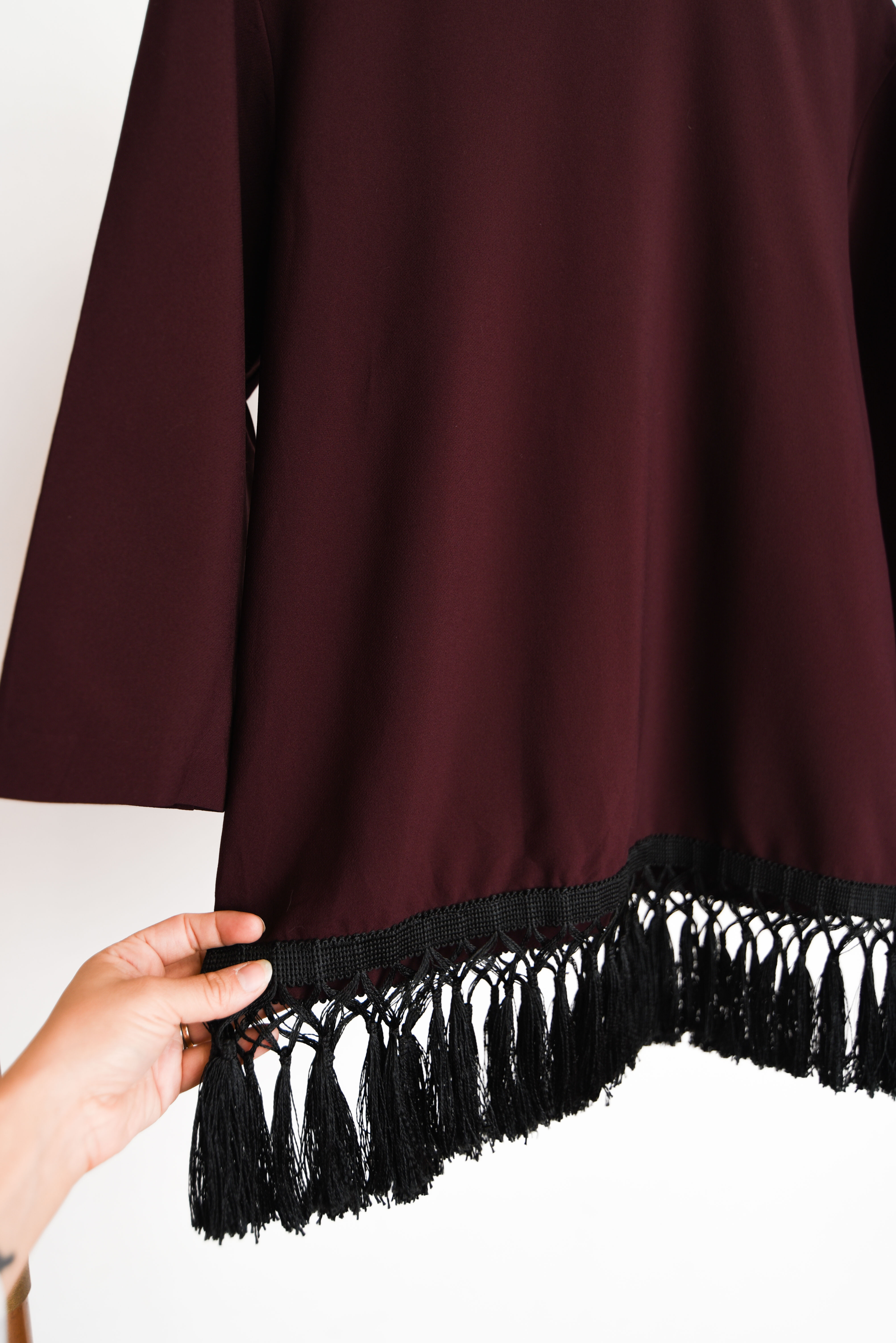 Mini vestido burdeo flecos
