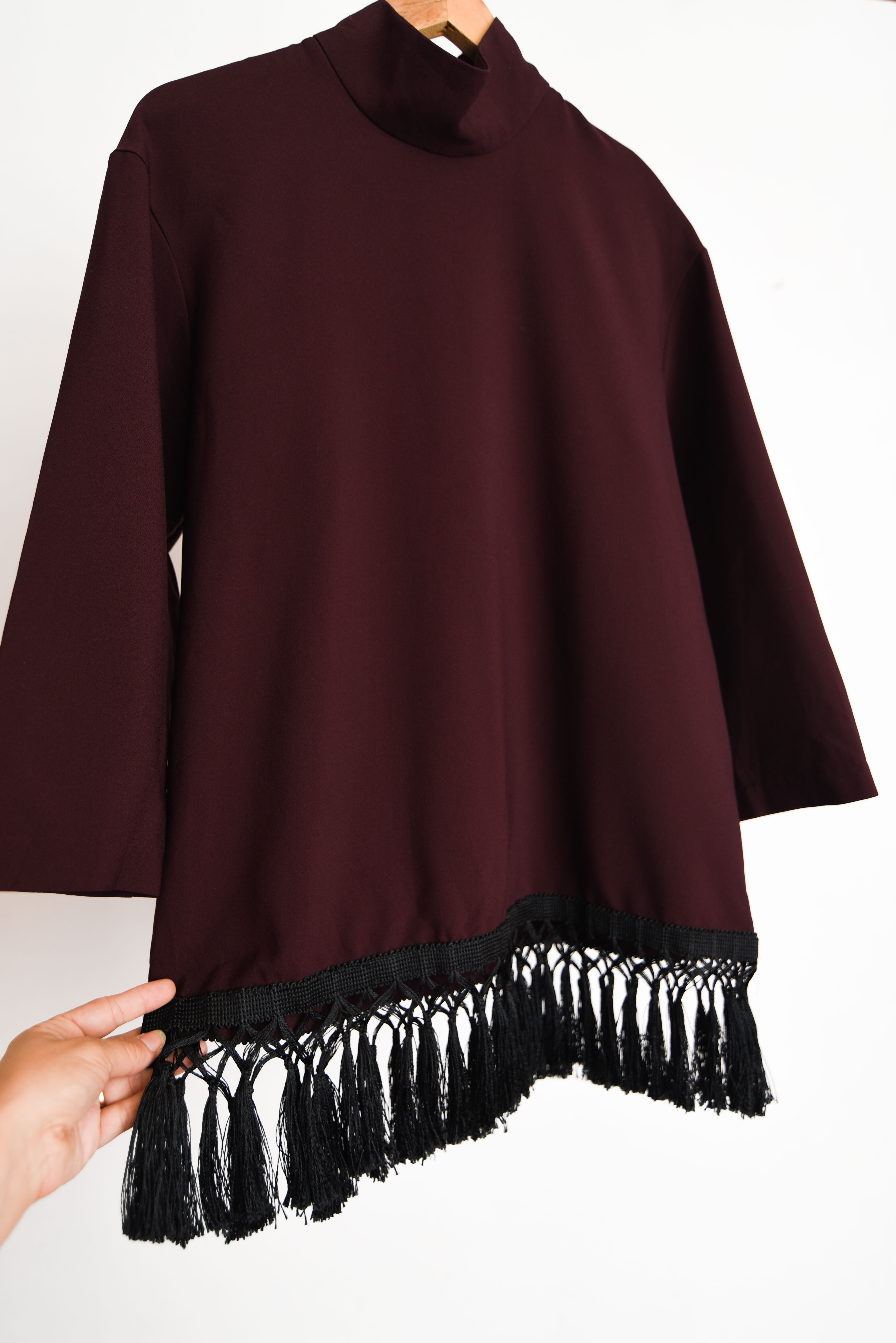 Mini vestido burdeo flecos