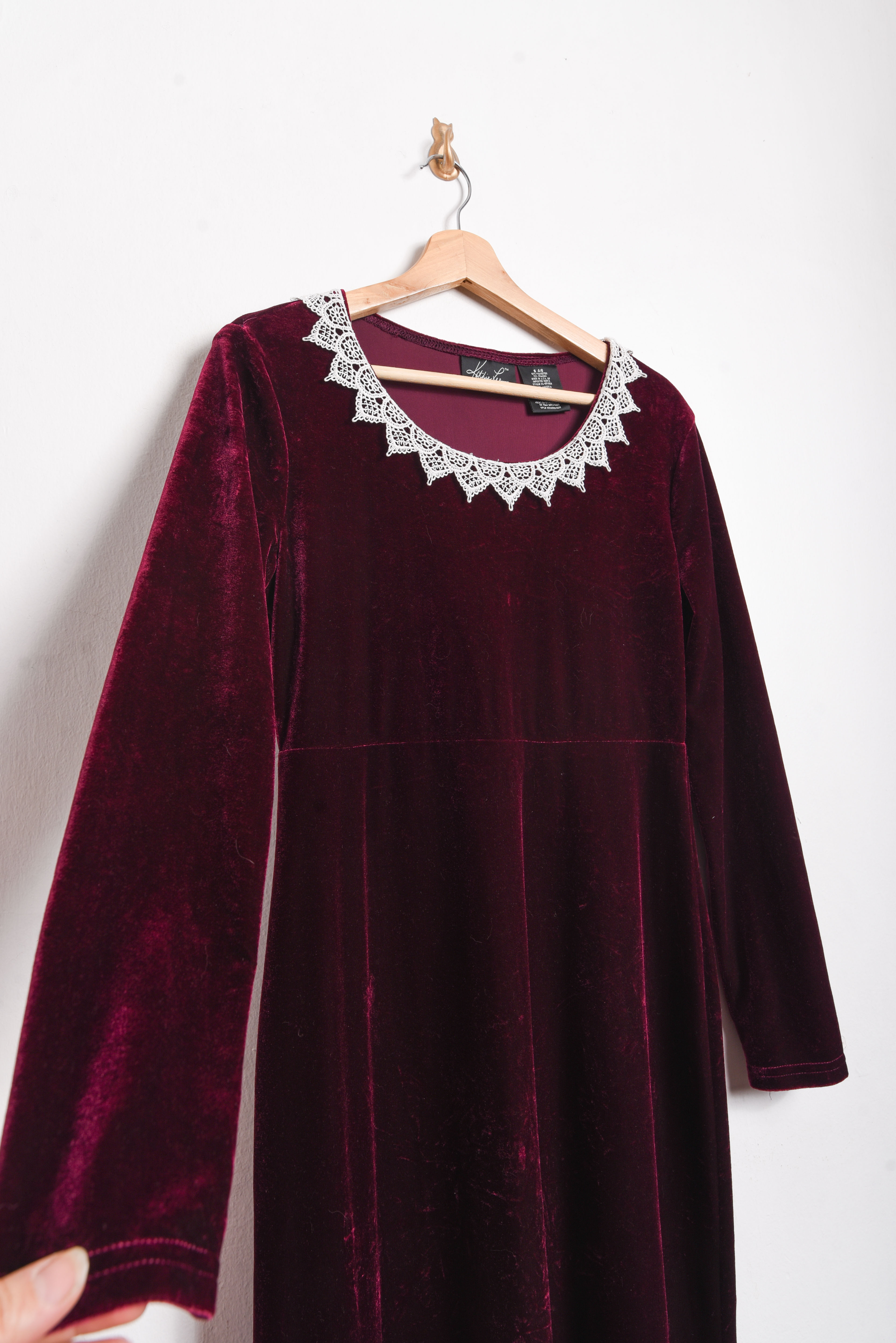 Vestido burdeo velvet cuellito
